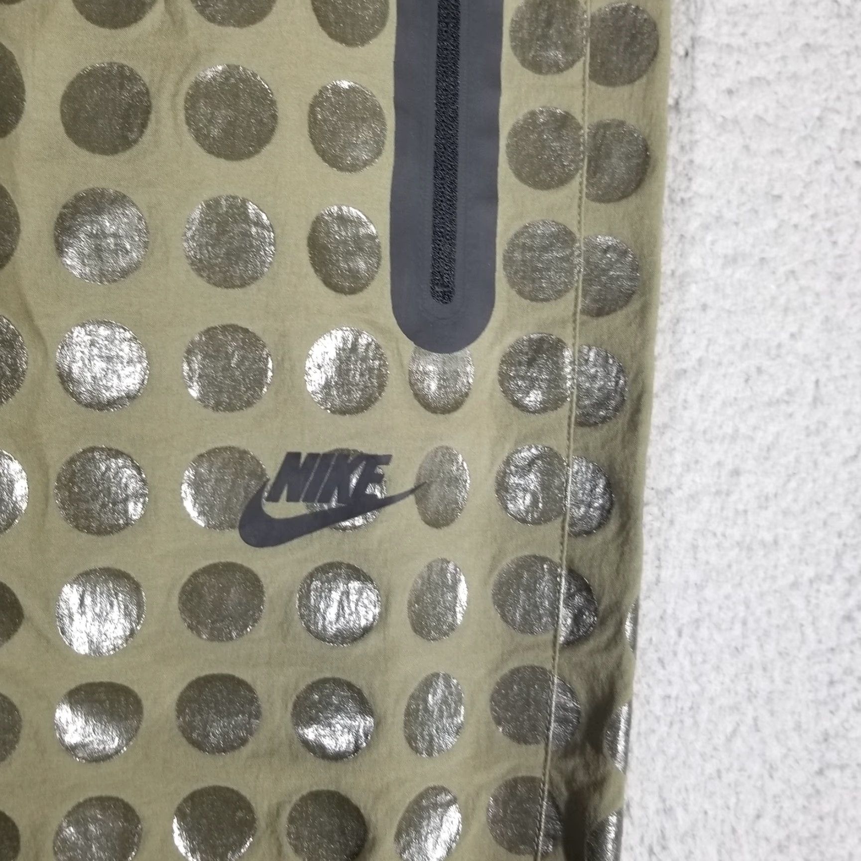 Nike Nike Tech Woven Jogger Pants Medium Unreleased Sample Green Black Dots HQ0197 Size US 31 - 3 Thumbnail