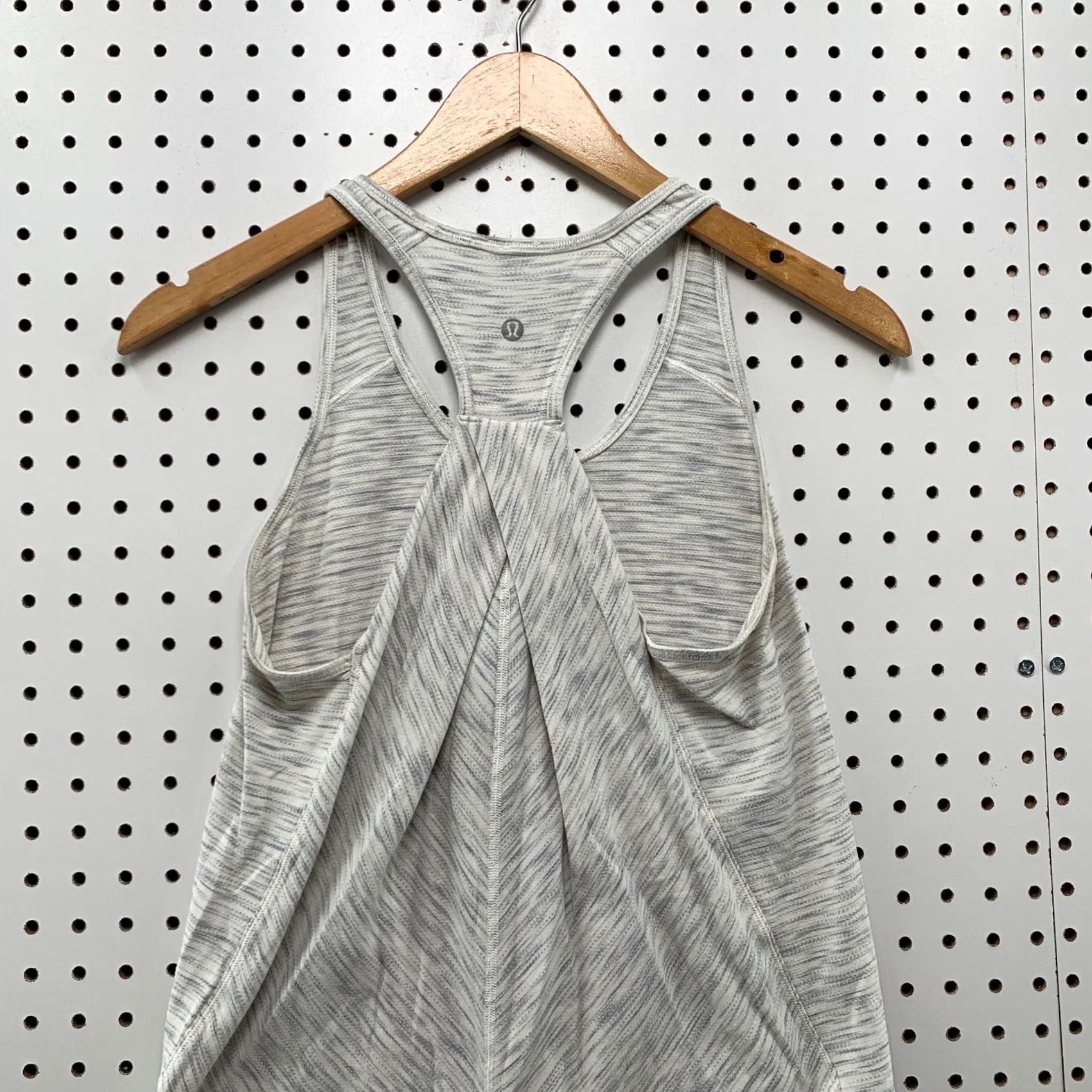 Lululemon Lululemon Active Tank Top Women’s Size 4 Gray Racerback Yoga Workout Shirt Size S / US 4 / IT 40 - 6 Thumbnail