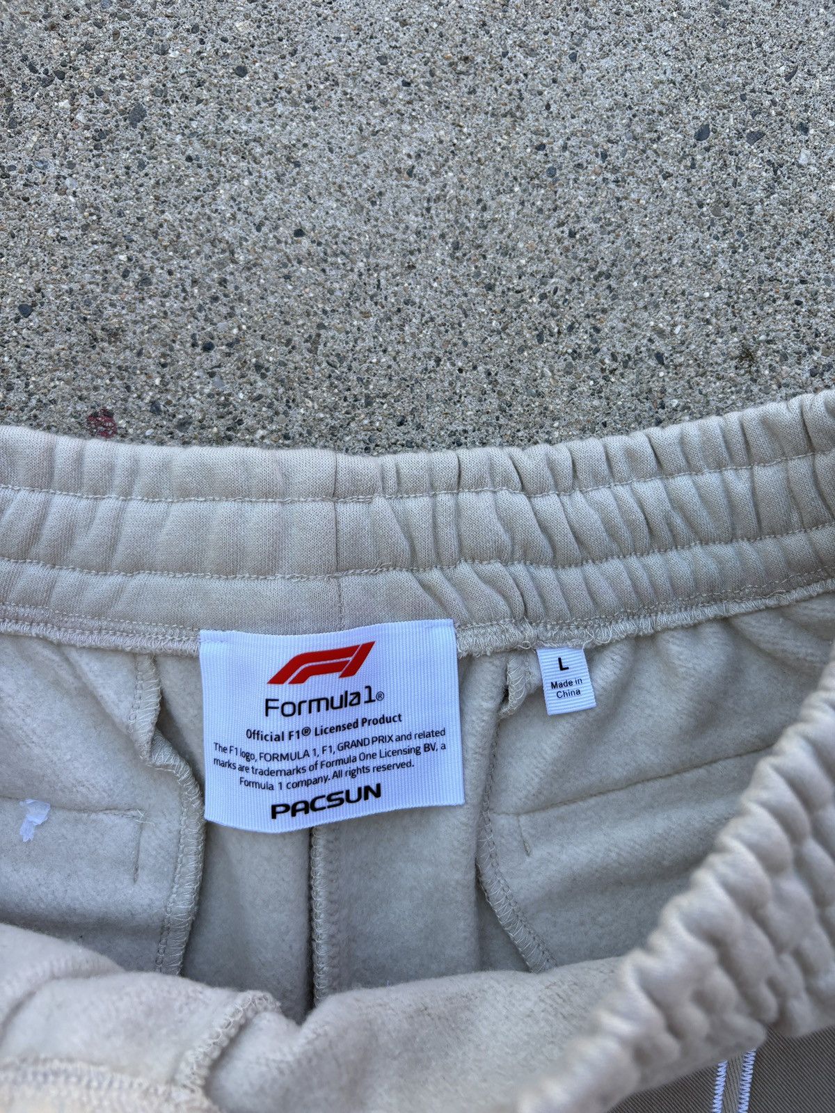 Formula 1 Formula 1 Logo Embroidered Beige Sprint Sweat Shorts Size L Size US 34 / EU 50 - 3 Thumbnail