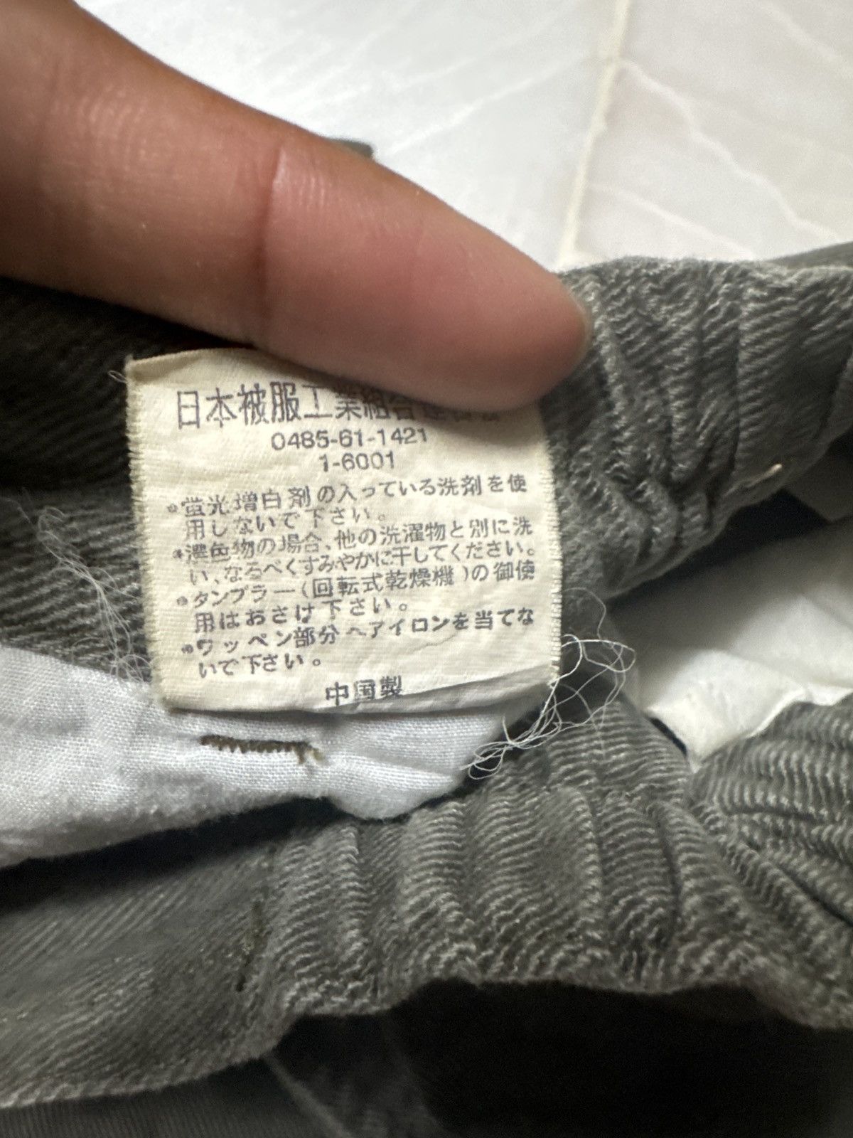Japanese Brand VINTAGE WIDE BAGGY BAD BOY USA CARGO THRASHED INSANE WEAR Size US 27 - 13 Thumbnail