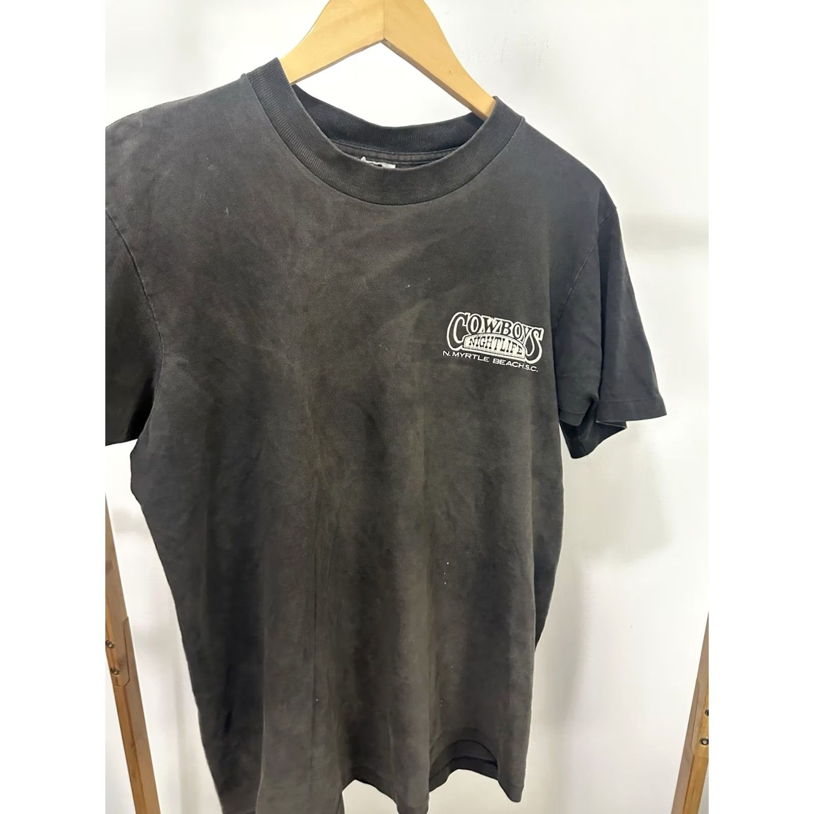 Avenue VTG Cowboys Night Life Myrtle Gradient Sun Faded Worn Venue Band T-Shirt M Shirt Mens Black Cowboy faded worn Windy Hill 90s Boys Girls Mens Size US M / EU 48-50 / 2 - 3 Thumbnail