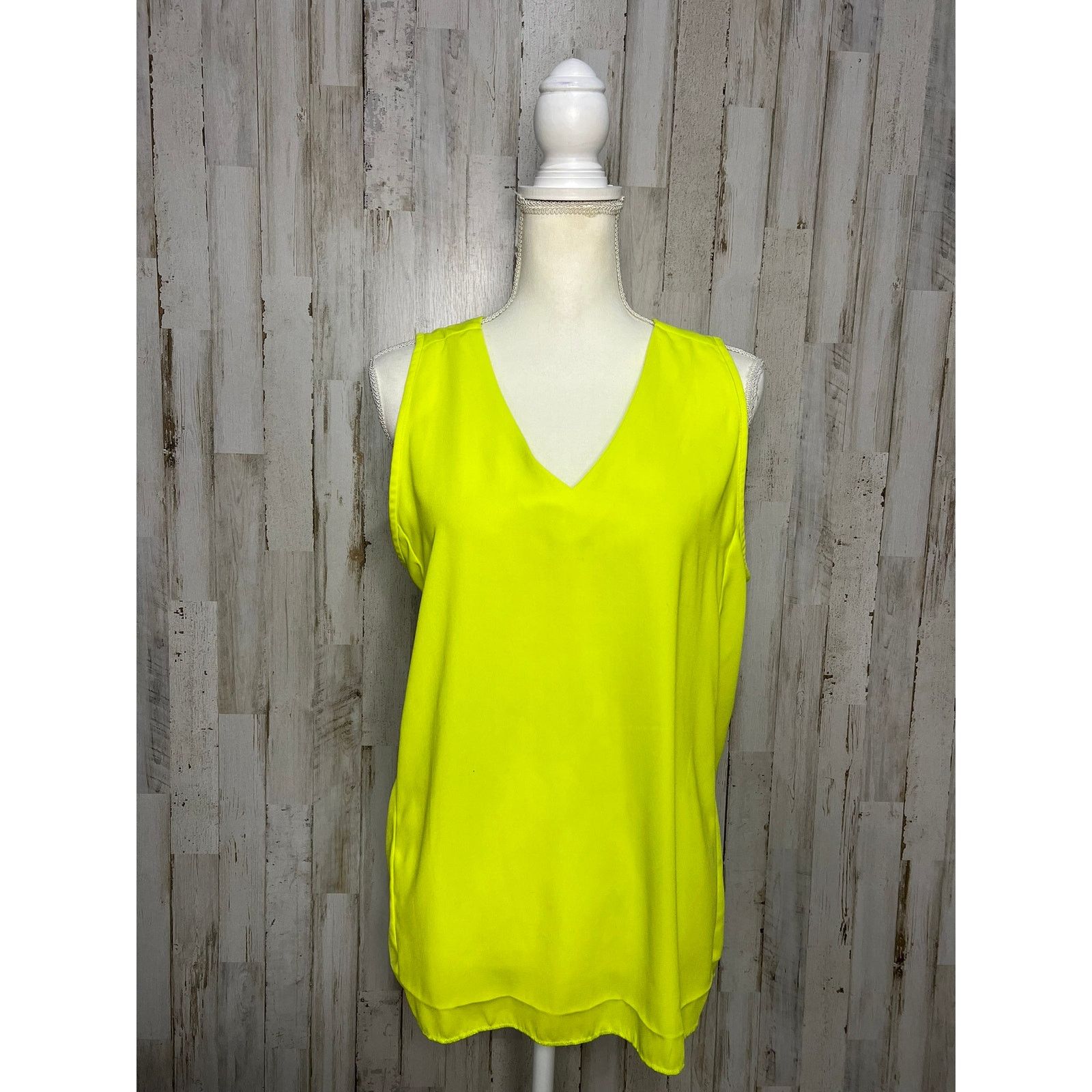 J.Crew J.Crew Women's Sleeveless V-Neck Blouse Size 12 Neon Yellow Size XL / US 12-14 / IT 48-50 - 1 Thumbnail