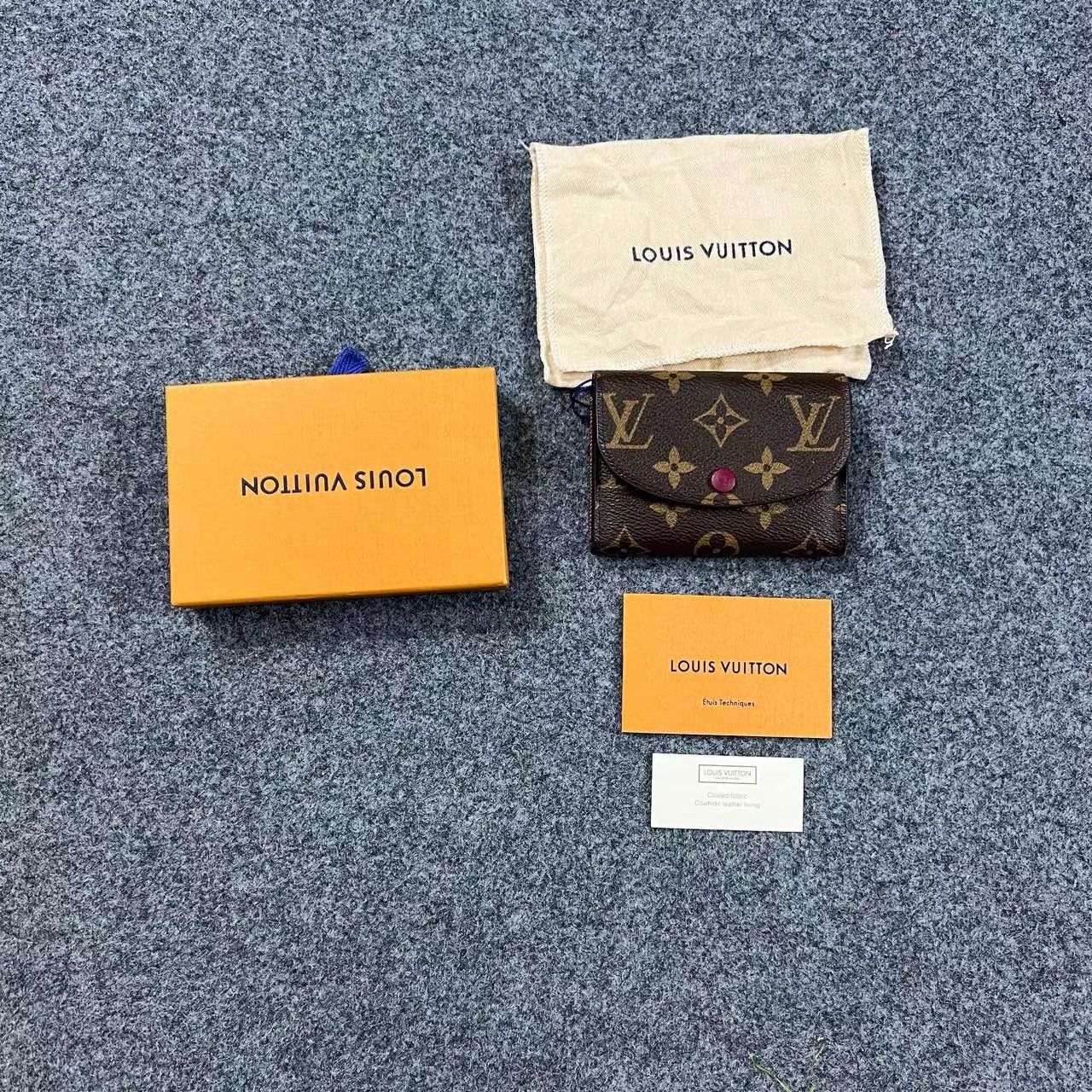 Louis Vuitton Louis Vuitton Wallet Card Holder K28 Size ONE SIZE - 1 Thumbnail