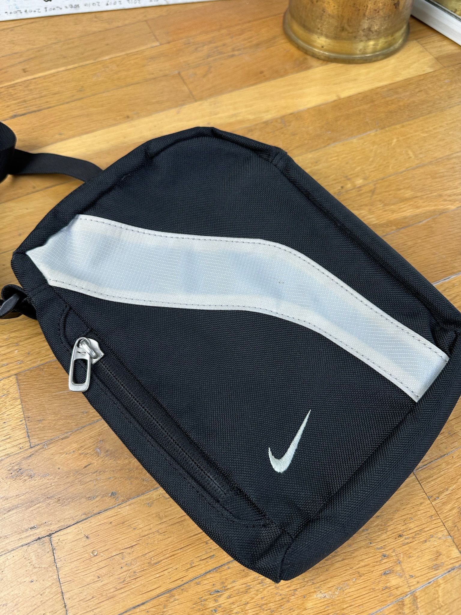 Nike Vintage Nike Crossbody Messenger Bag Size ONE SIZE - 11 Thumbnail