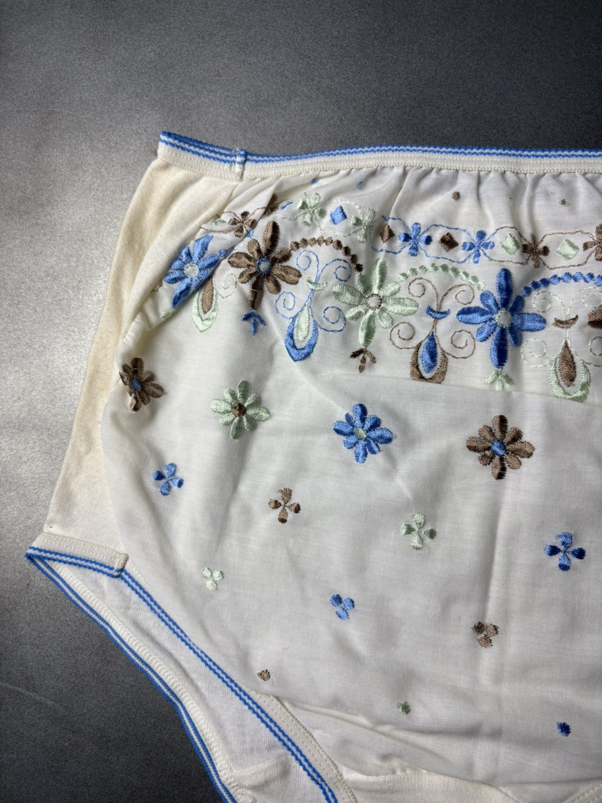 Marks & Spencer × Vintage 3 Pairs 1970s Underwear Vintage Embroidered Floral Panties Size ONE SIZE - 15 Thumbnail