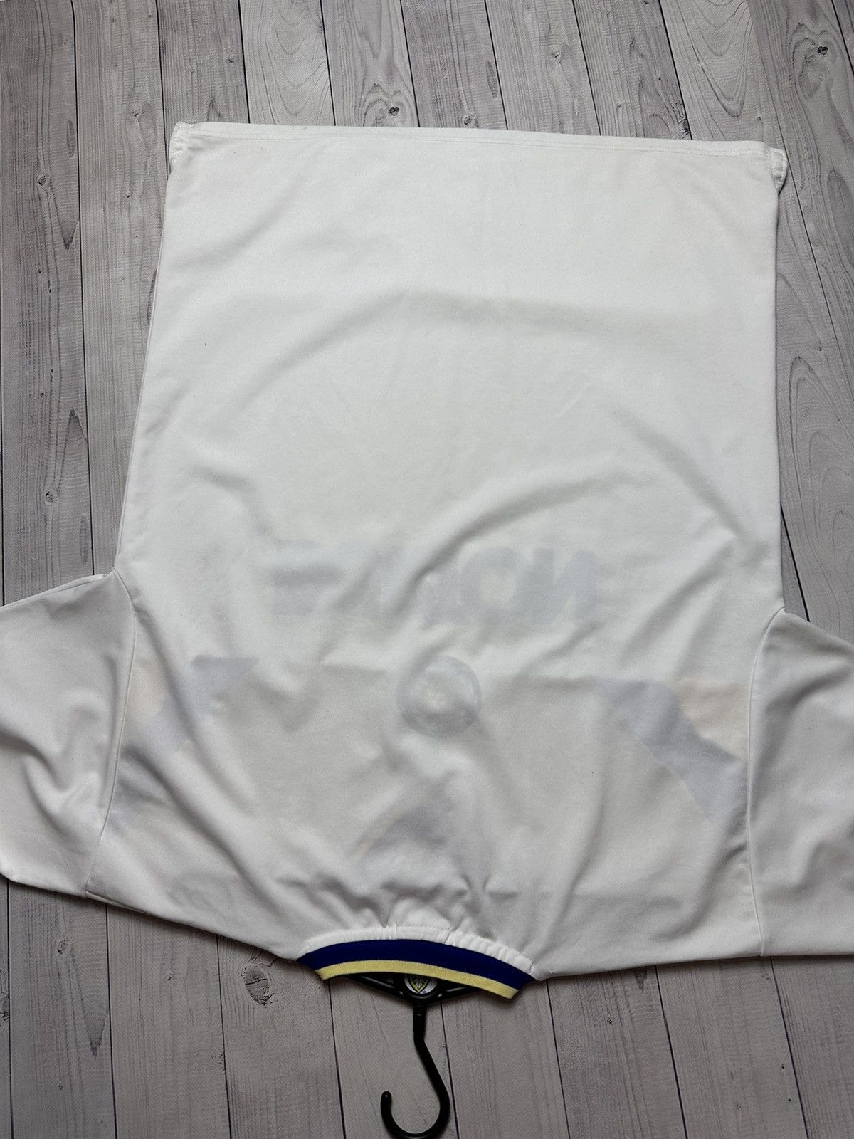 Vintage Vintage Leeds United soccer jersey retro logo size XL Size US XL / EU 56 / 4 - 7 Thumbnail