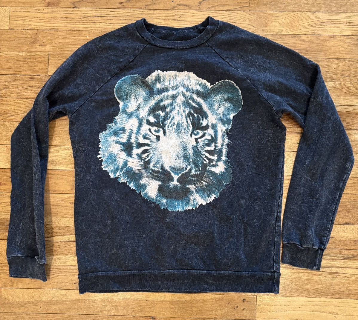 Urban Outfitters × Vintage Acid Wash Snow Leopard Print Sweatshirt Size US S / EU 44-46 / 1 - 1 Thumbnail