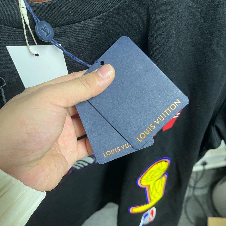 Louis Vuitton Louis Vuitton Embroidered NBA short sleeves 2504-Nextarrow Size US S / EU 44-46 / 1 - 5 Thumbnail