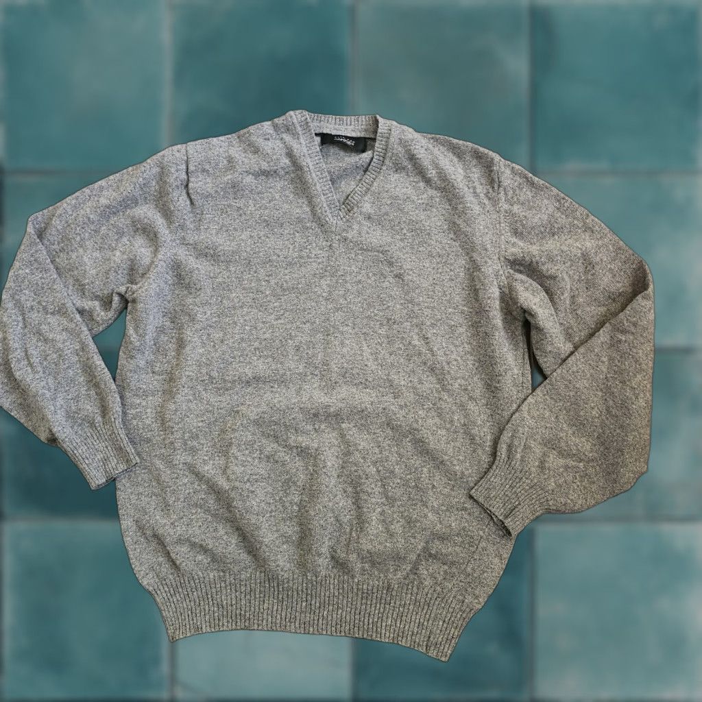 Zara Zara Man Basic Mens Gray Wool V Neck Sweater Pullover XL Wool V-Neck Mens Gray Knit Pullover XL Size US XL / EU 56 / 4 - 1 Thumbnail
