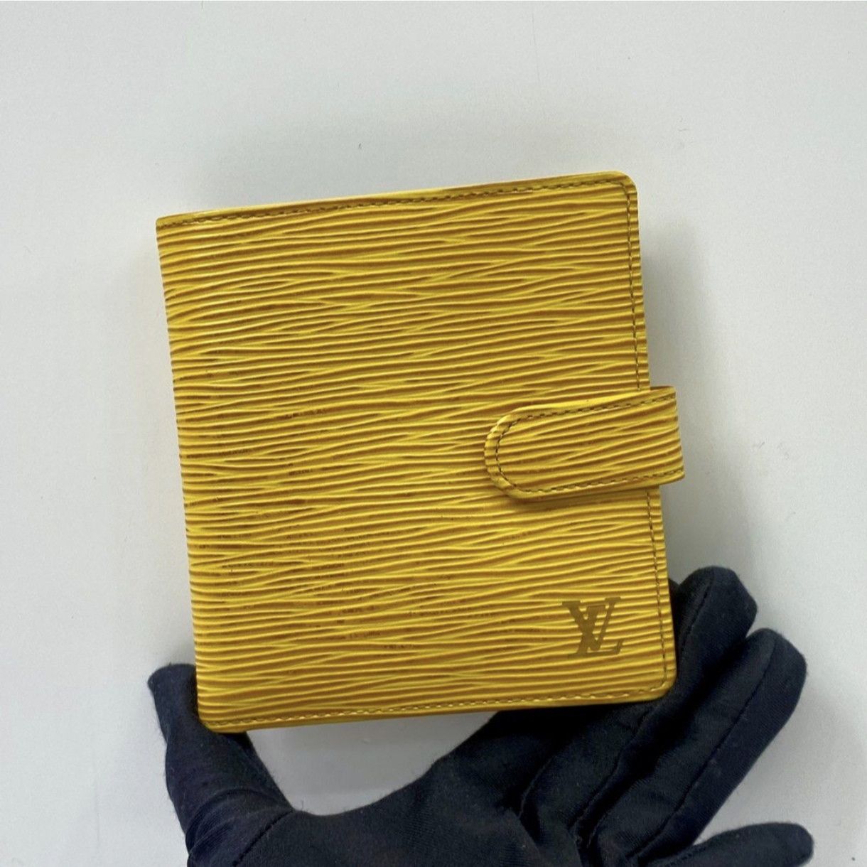 Louis Vuitton Louis Vuitton Leather Wallet Yellow Size ONE SIZE - 1 Thumbnail