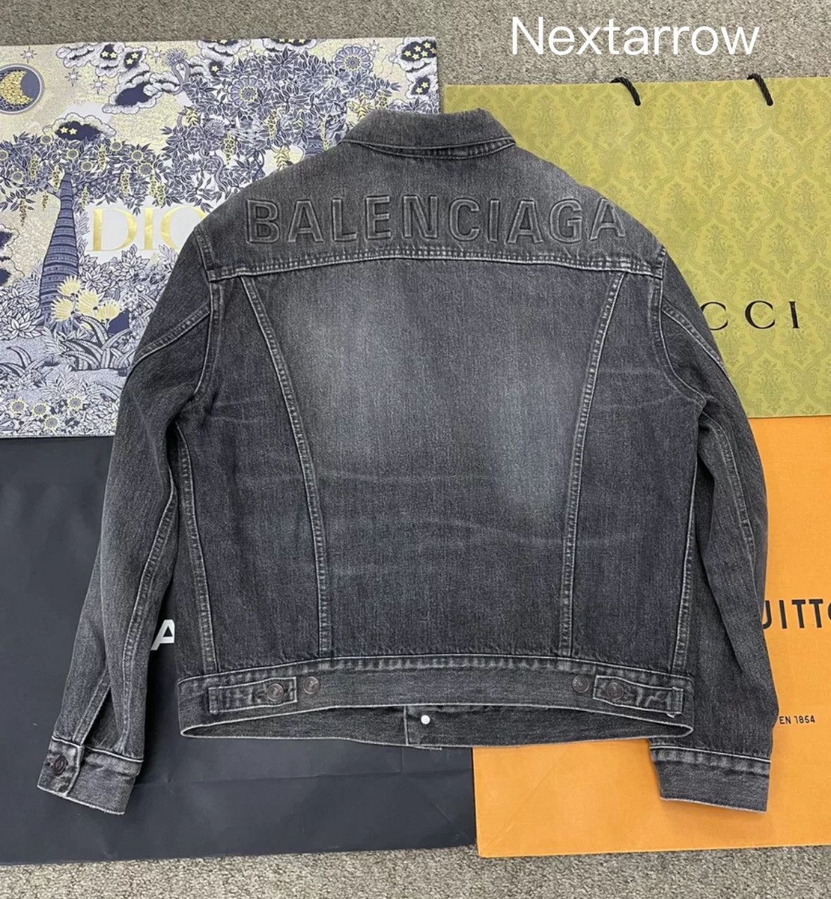 Balenciaga Balenciaga Hubei relief letter denim jacket 2412-Nextarrow Size US S / EU 44-46 / 1 - 2 Thumbnail