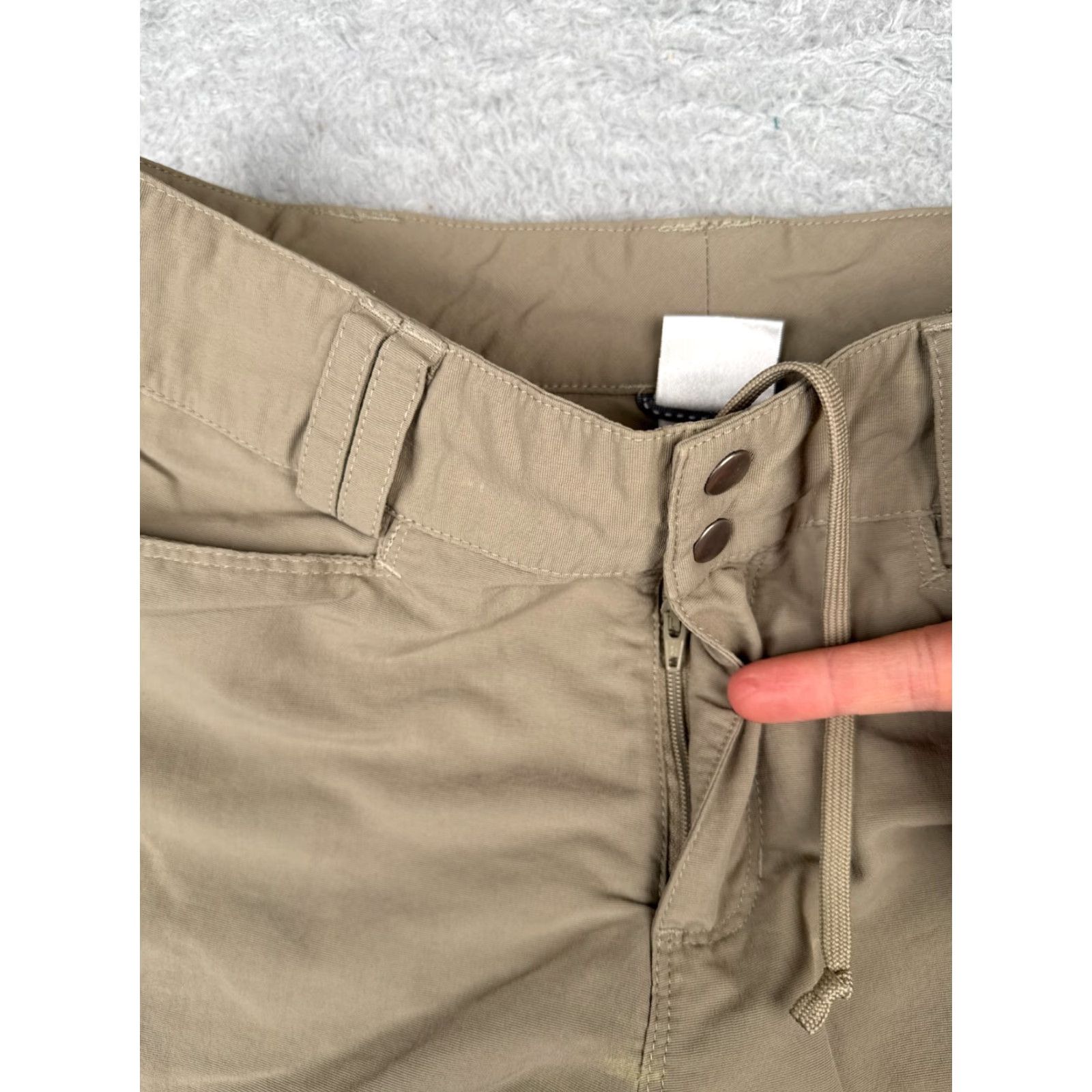 The North Face The North Face Cargo Shorts Womens 6 Beige 100% Nylon, Hiking, Travel, Quick-Dry, Regular Fit, 4 in inseam, Beach, Spring/Summer/Fall Women Size 28" / US 6 / IT 42 - 6 Thumbnail