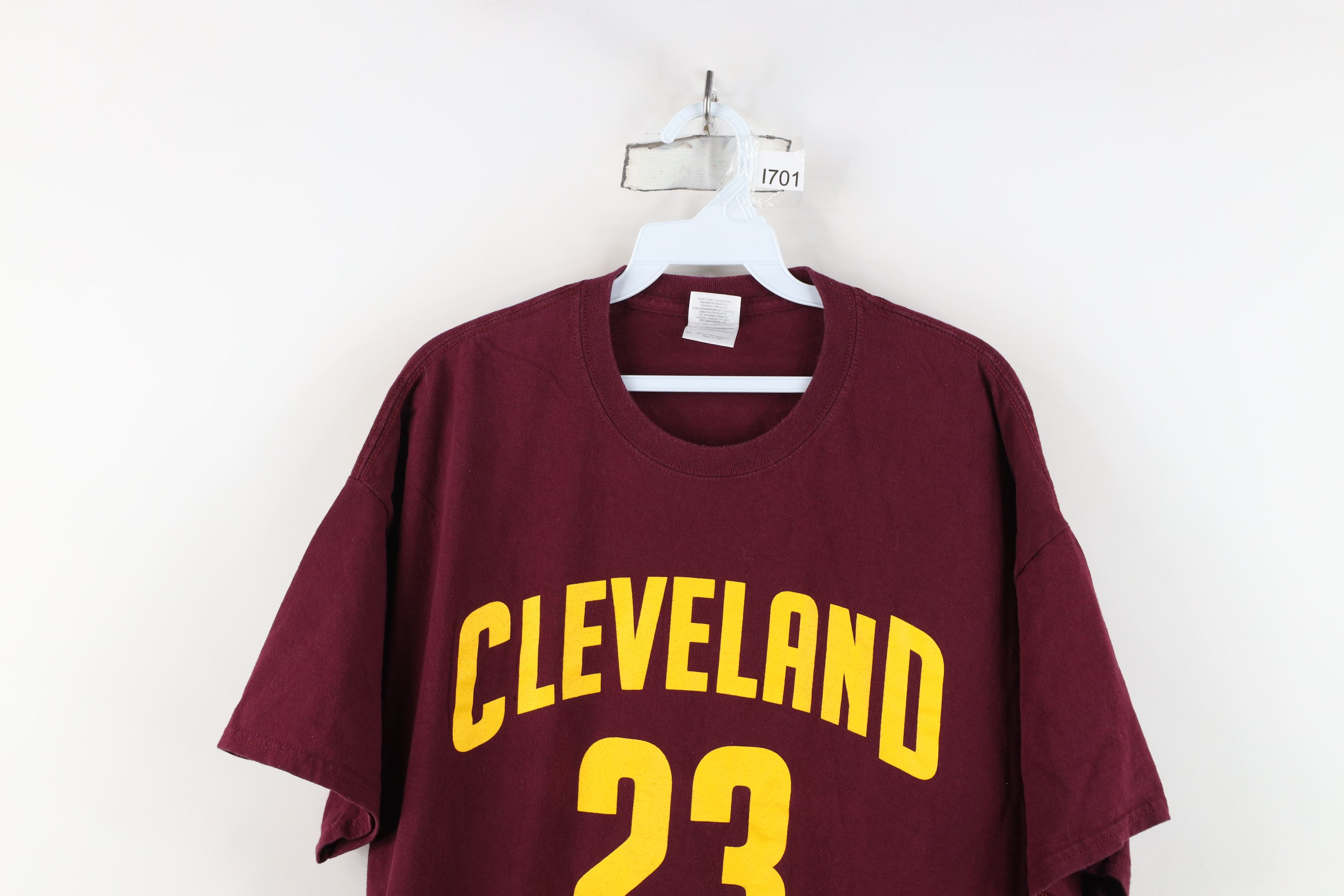 Vintage Vintage James Cleveland Cavaliers Basketball Jersey T-Shirt Size US XL / EU 56 / 4 - 2 Thumbnail