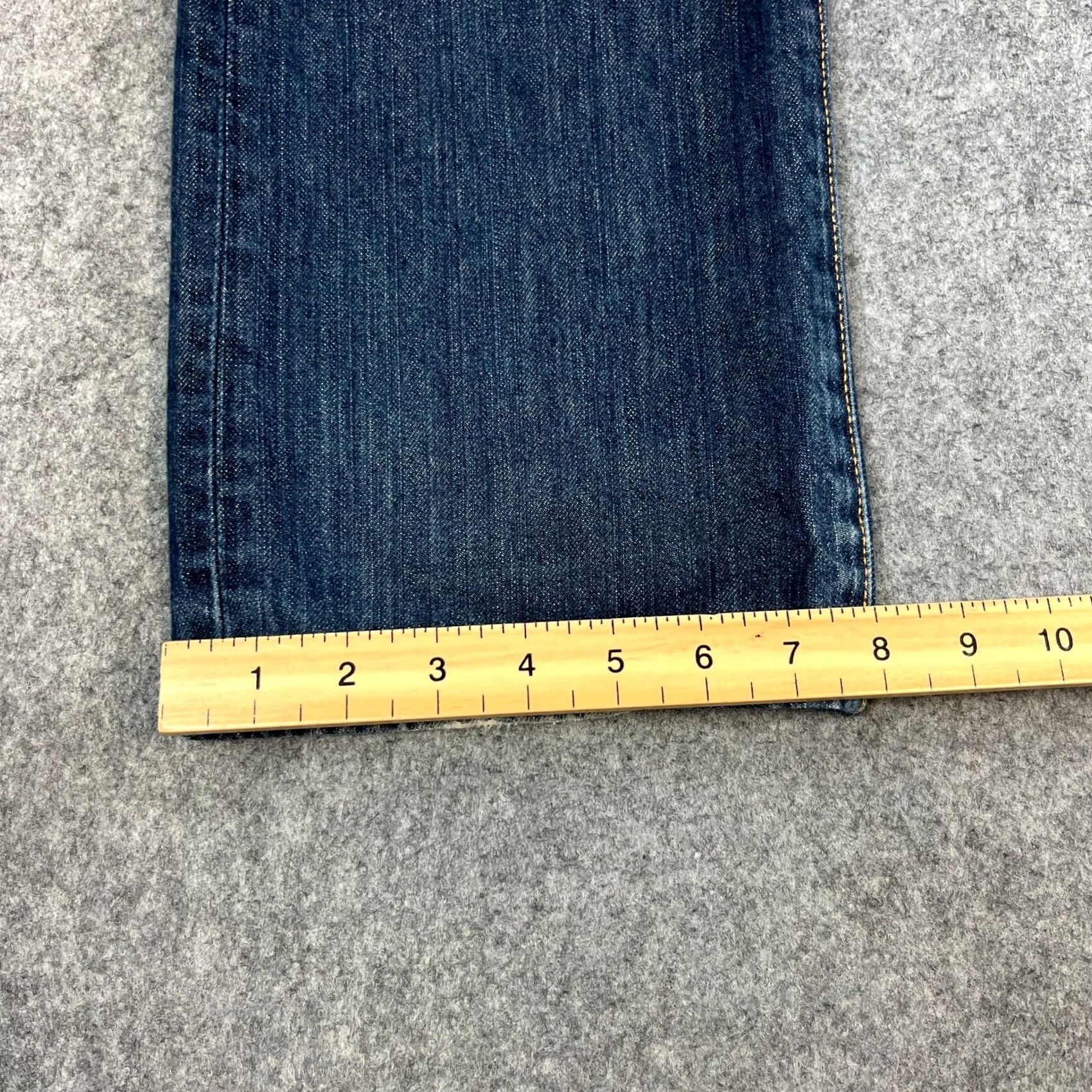 Levi's Levi's 501 Jeans Relaxed Straight 36 32 Denim Blue Button Fly Mens Regular Waist 36 Inseam 32 Vintage No Size US 36 / EU 52 - 3 Thumbnail