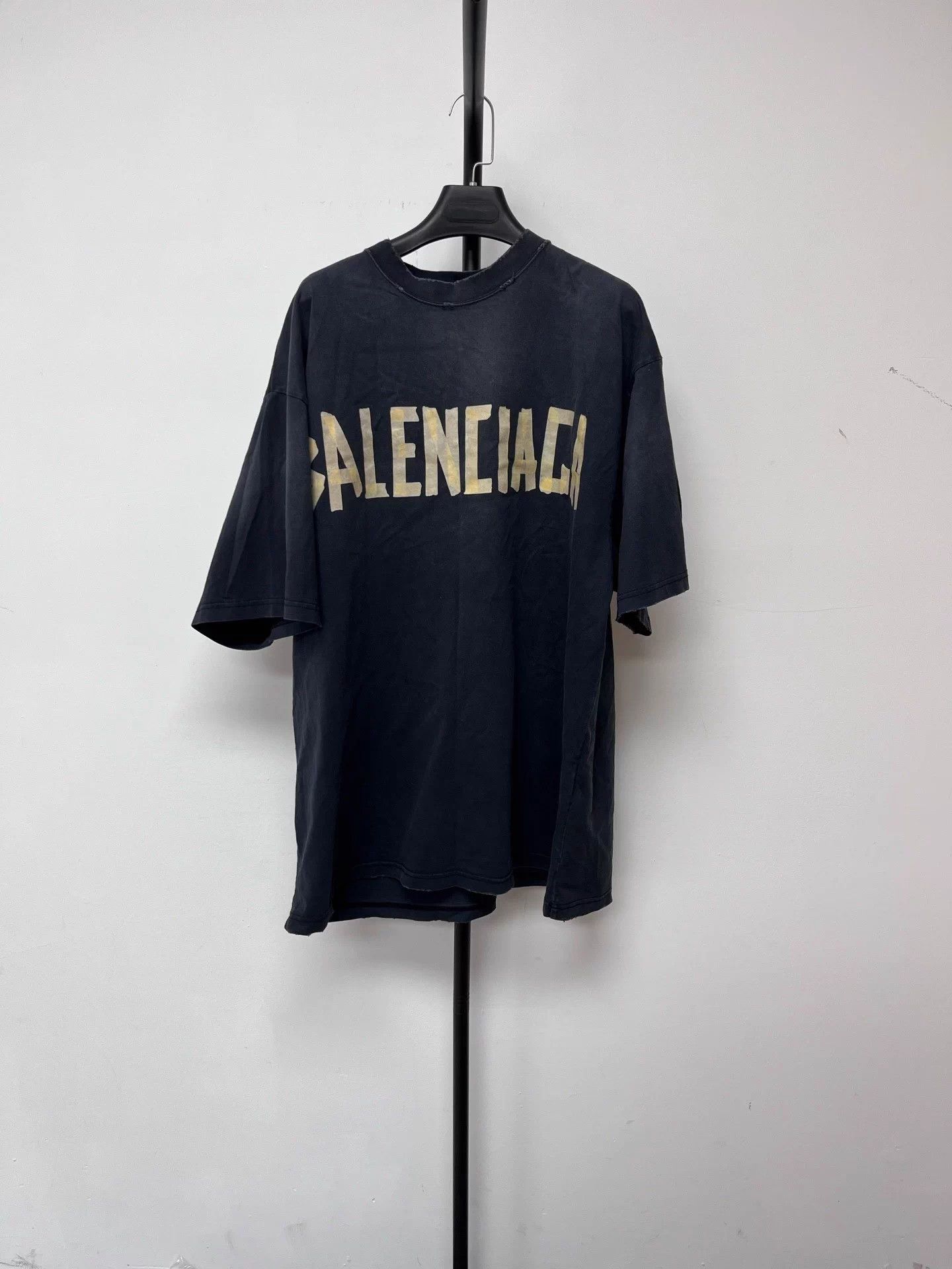 Balenciaga Balenciaga Tape Logo Loose SS Tee Dark Gray S/M Size US M / EU 48-50 / 2 - 1 Thumbnail
