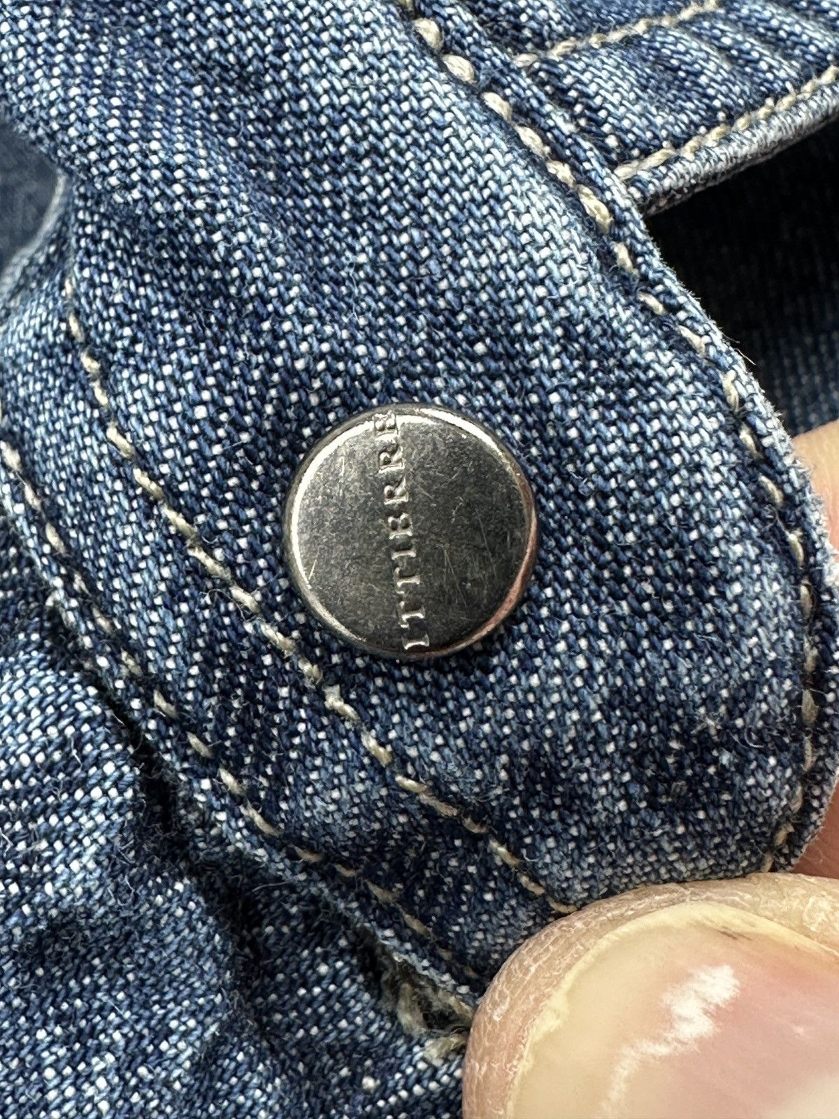 Versace Jeans Couture Versace Jeans Couture Vintage Medusa Button Denim Shirt 90s Size L / US 10 / IT 46 - 13 Thumbnail