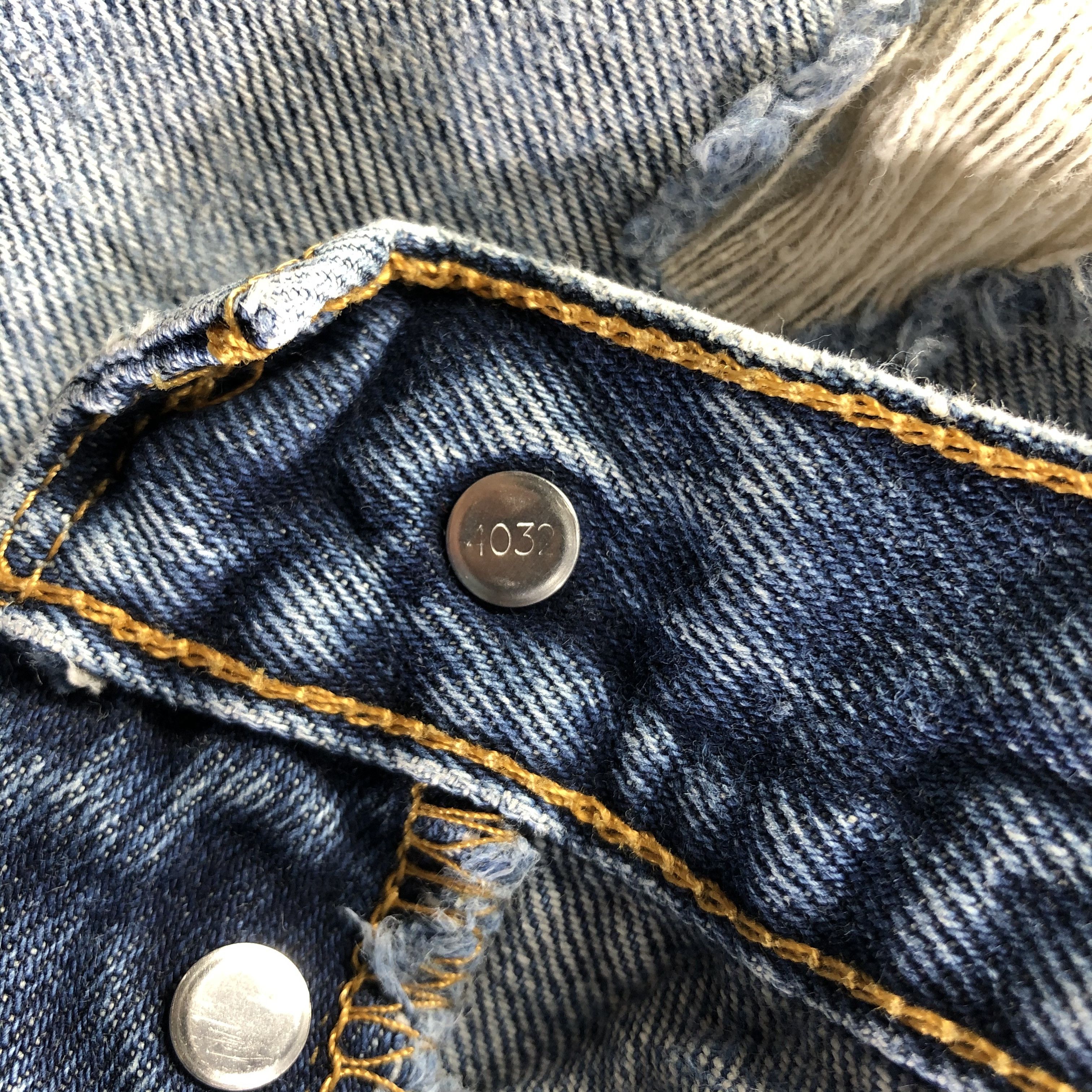 Levi's Vintage Distressed Levis 501 Jeans-J4240 Size US 31 - 10 Thumbnail