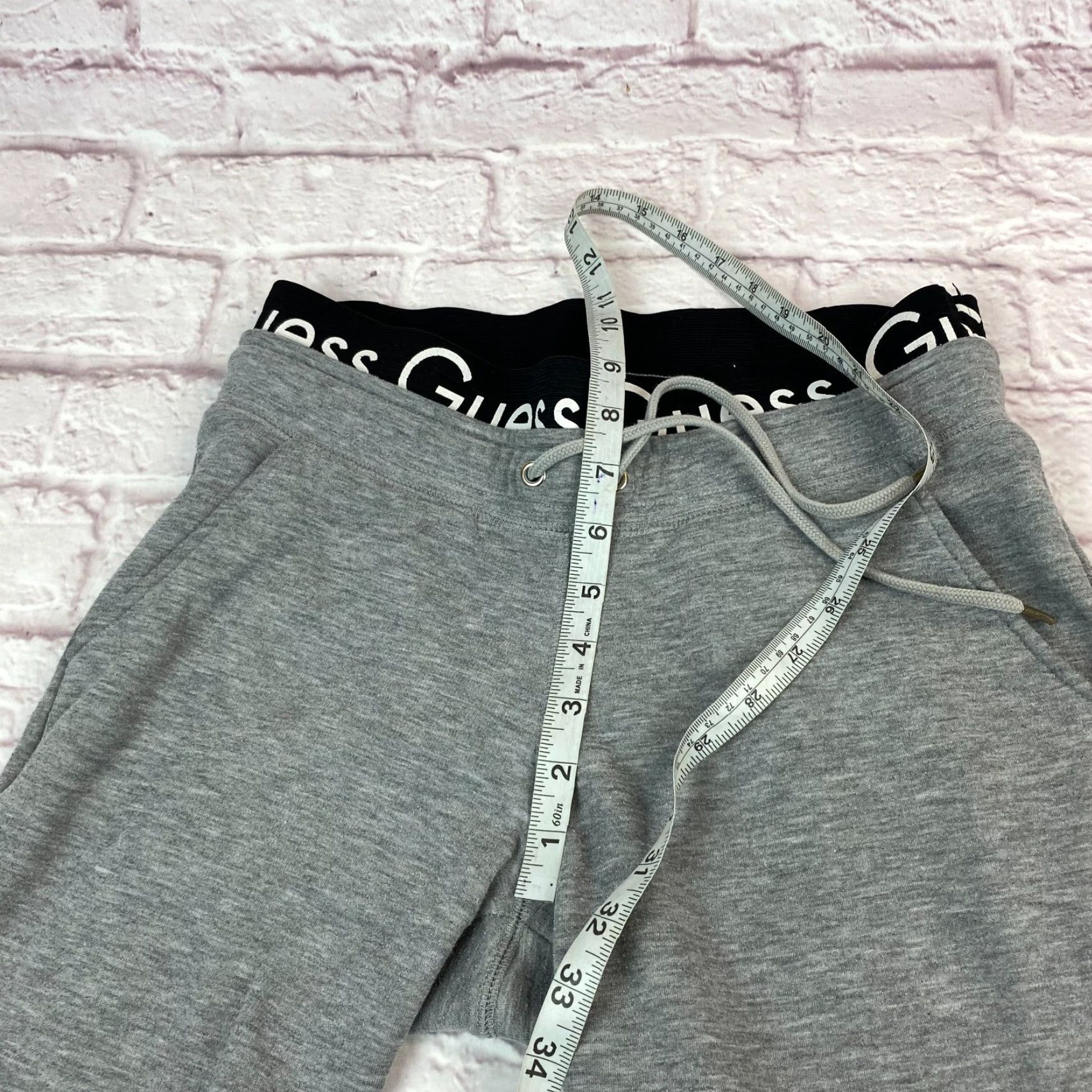 Guess GUESS Sweatpants Junior Teens S Gray Drawstring Logo Fleece Jogger Pants Size 28" / US 6 / IT 42 - 6 Thumbnail