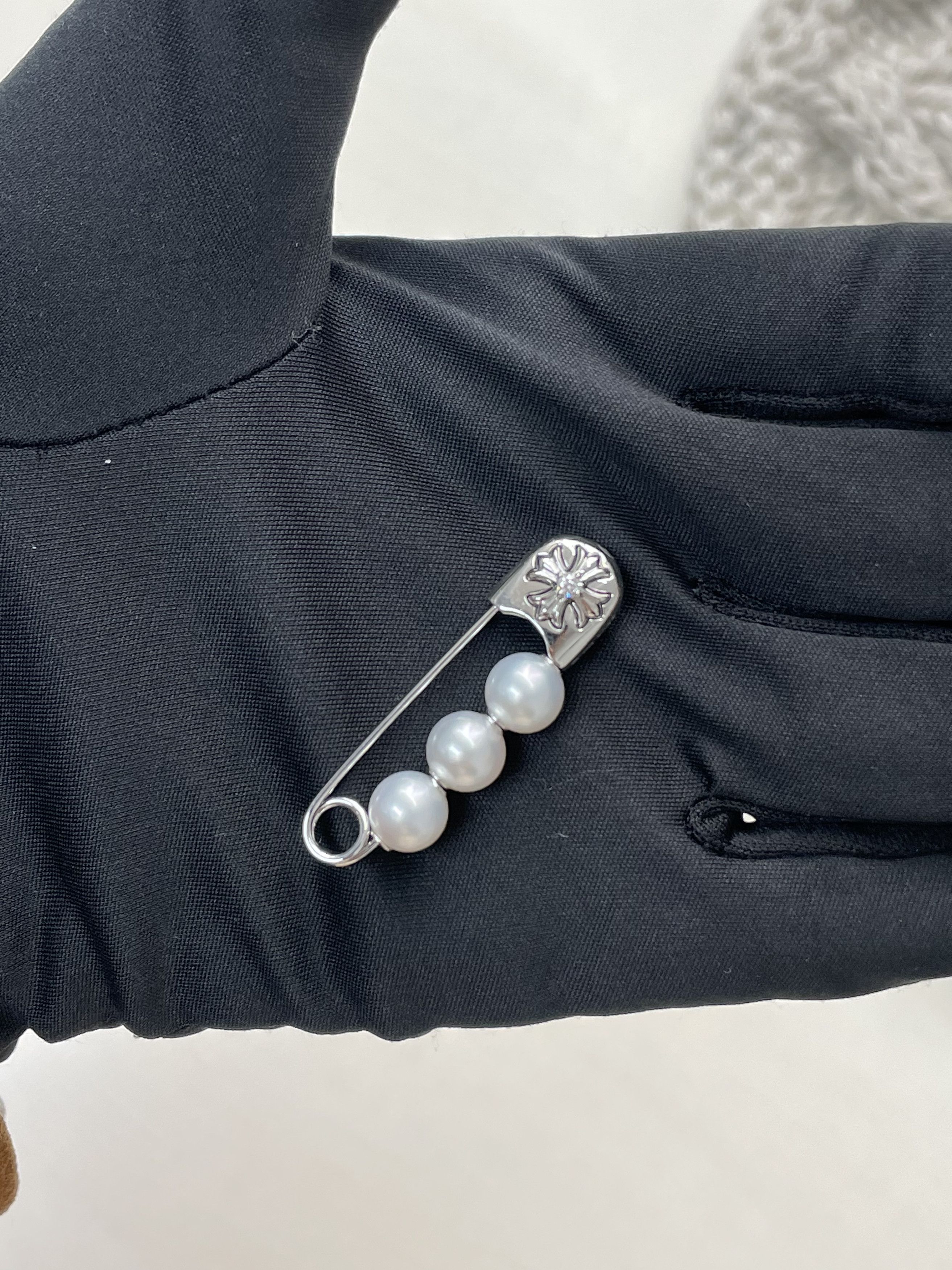 Chrome Hearts Chrome Hearts Mikimoto 18K White Gold Pearl Safety Pin Size ONE SIZE - 10 Thumbnail