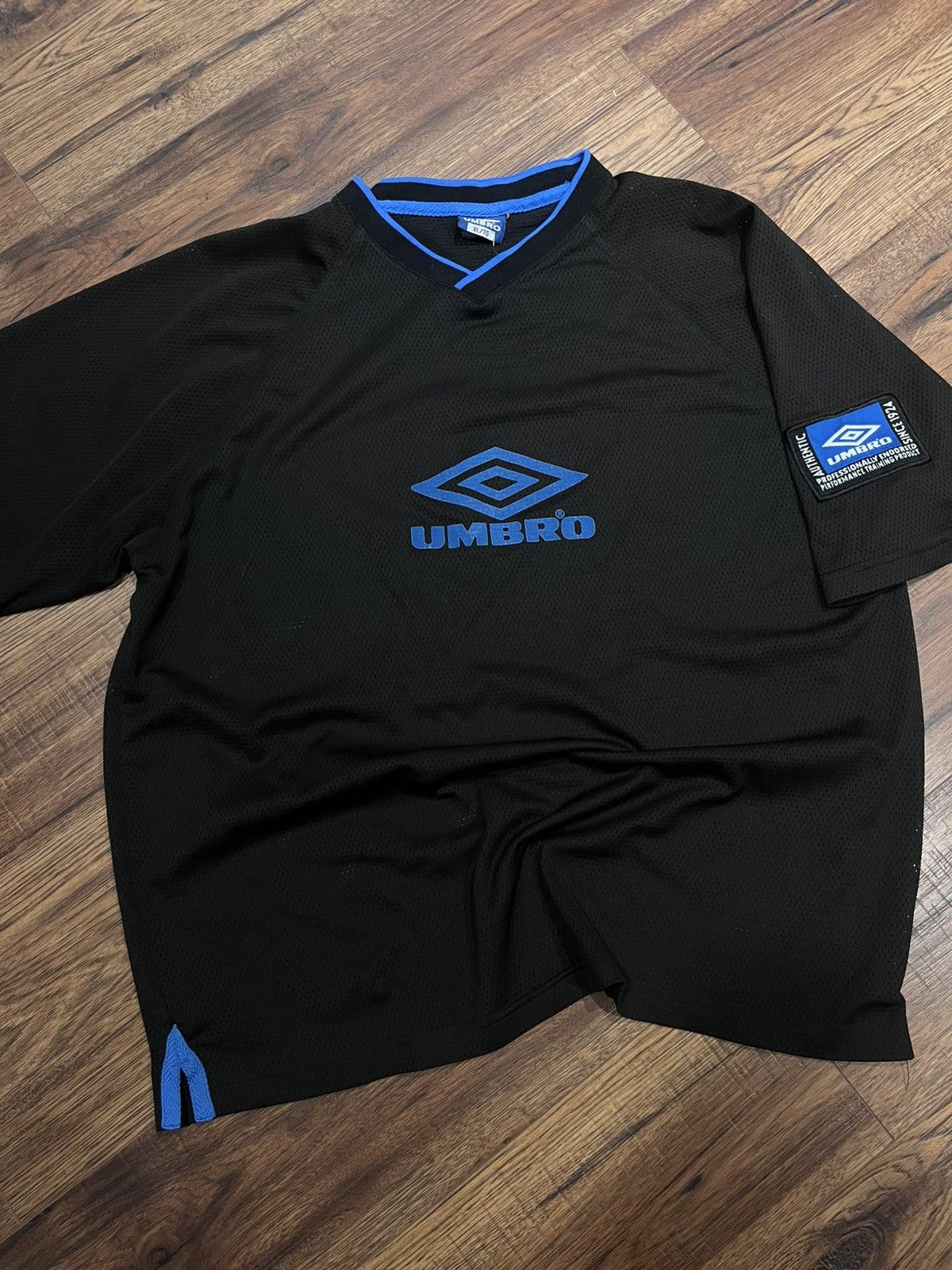 Umbro Vintage Umbro 90’s Oasis Style Black and Blue Men's Jersey Size US XL / EU 56 / 4 - 1 Thumbnail