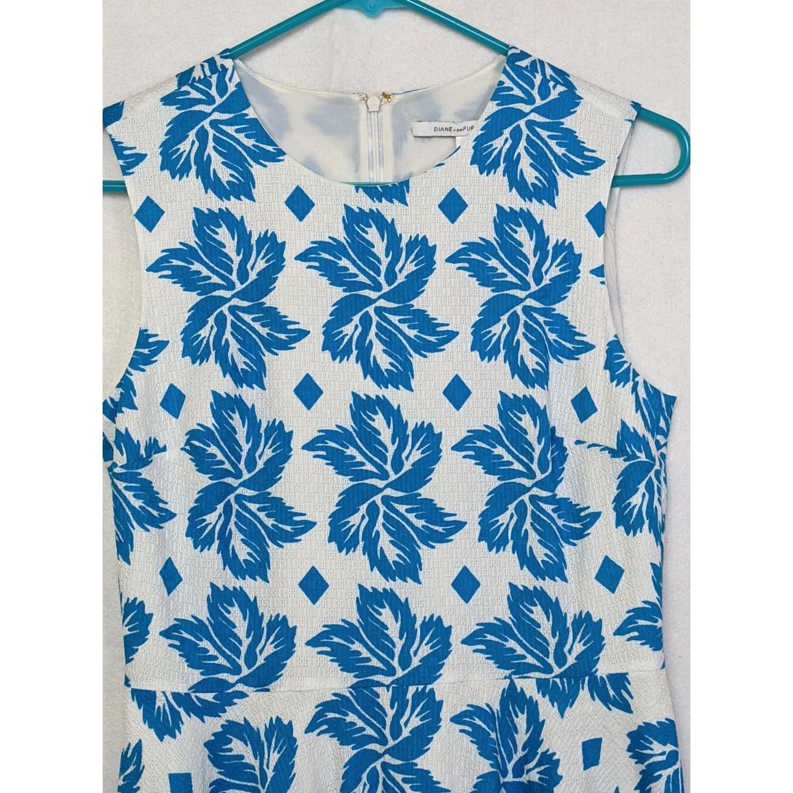 Diane von Furstenberg Diane von Furstenberg Jeannie Women's Fit & Flare Leaf Dress size 4 Size 27" / US 4 / IT 40 - 5 Thumbnail
