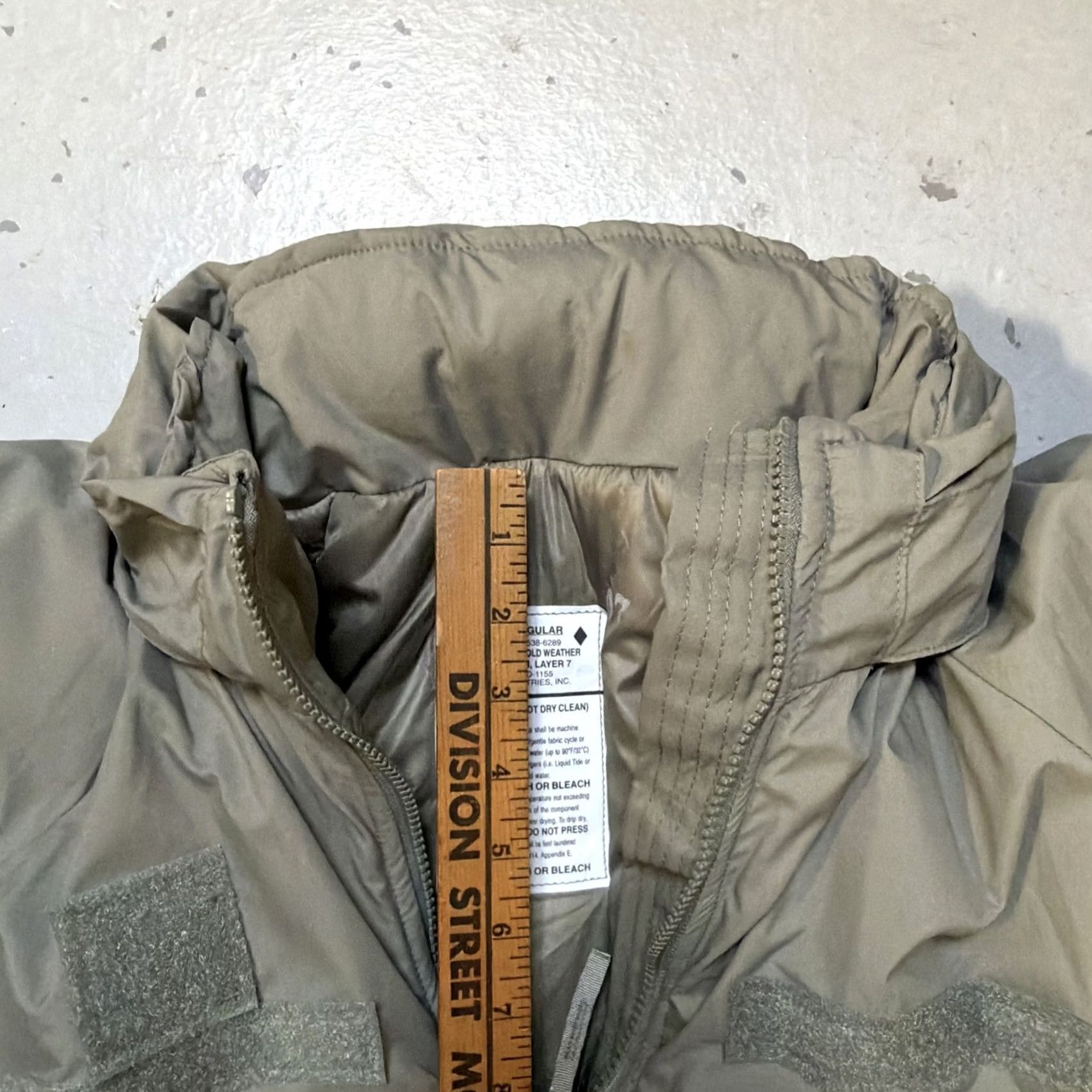 Vintage Tennier Navy Gray Military Extreme Cold Weather Parka Jacket ECWCS Level 7 Gen III M REG USA Unisex Adults M Parka Insulated Jacket Size US M / EU 48-50 / 2 - 6 Thumbnail
