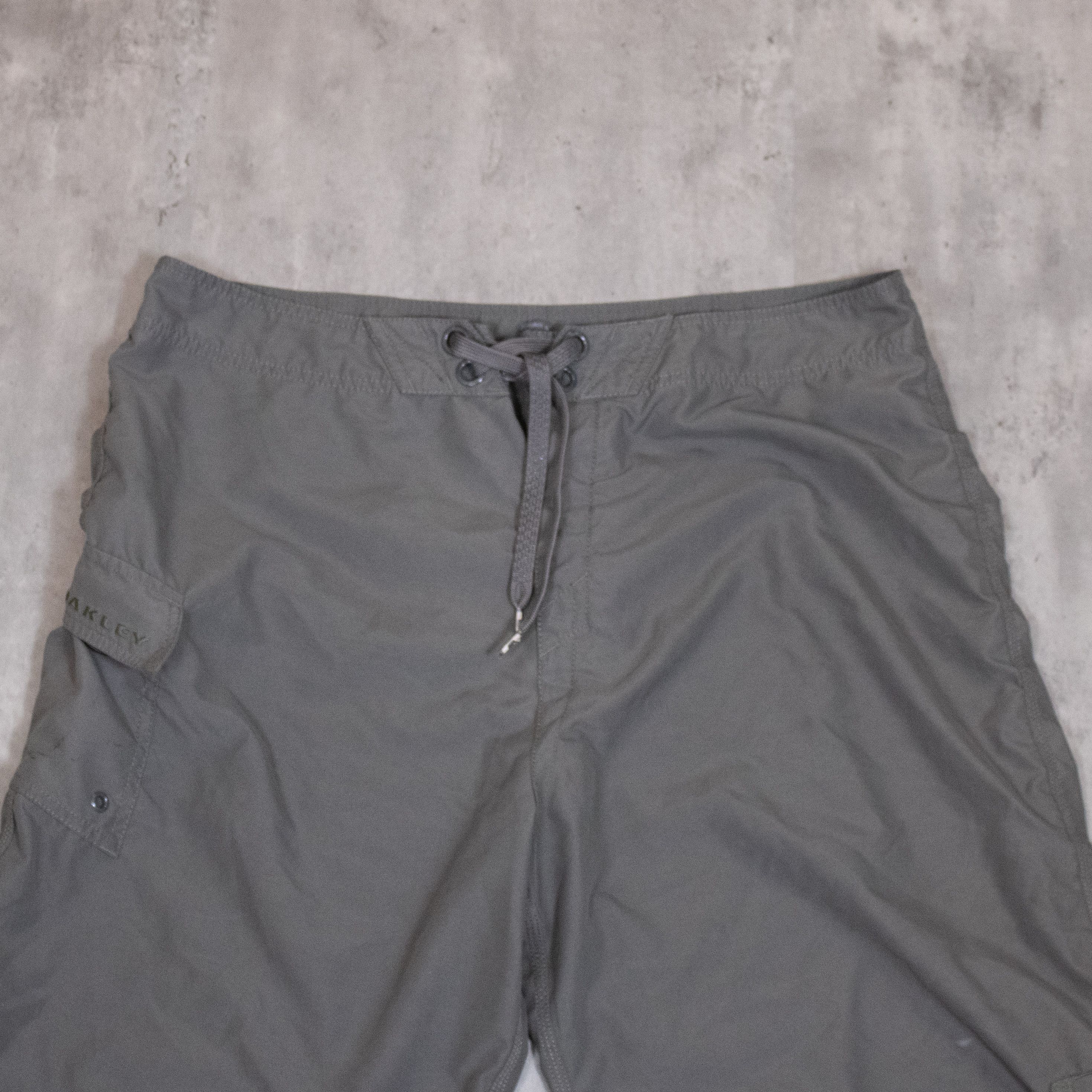 Vintage VTG Y2K 2000's Oakley Crazy Baggy Cargo Grey Water Shorts Size US 40 / EU 56 - 10 Thumbnail
