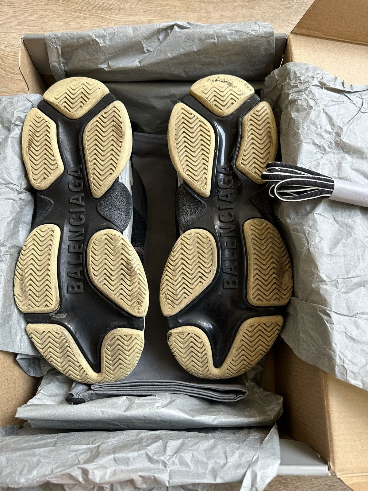 Balenciaga Balenciaga Triple S size 8/41 LIMITED gently worn Size US 8 / EU 41 - 6 Thumbnail