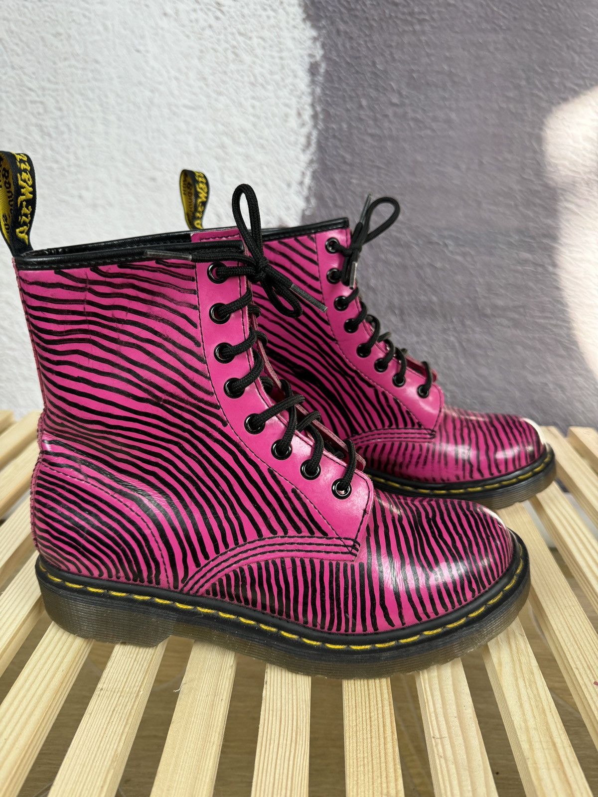 Dr. Martens dr martens 1460 w aw501 hot pink patent leather boots Size US 7 / IT 37 - 2 Thumbnail