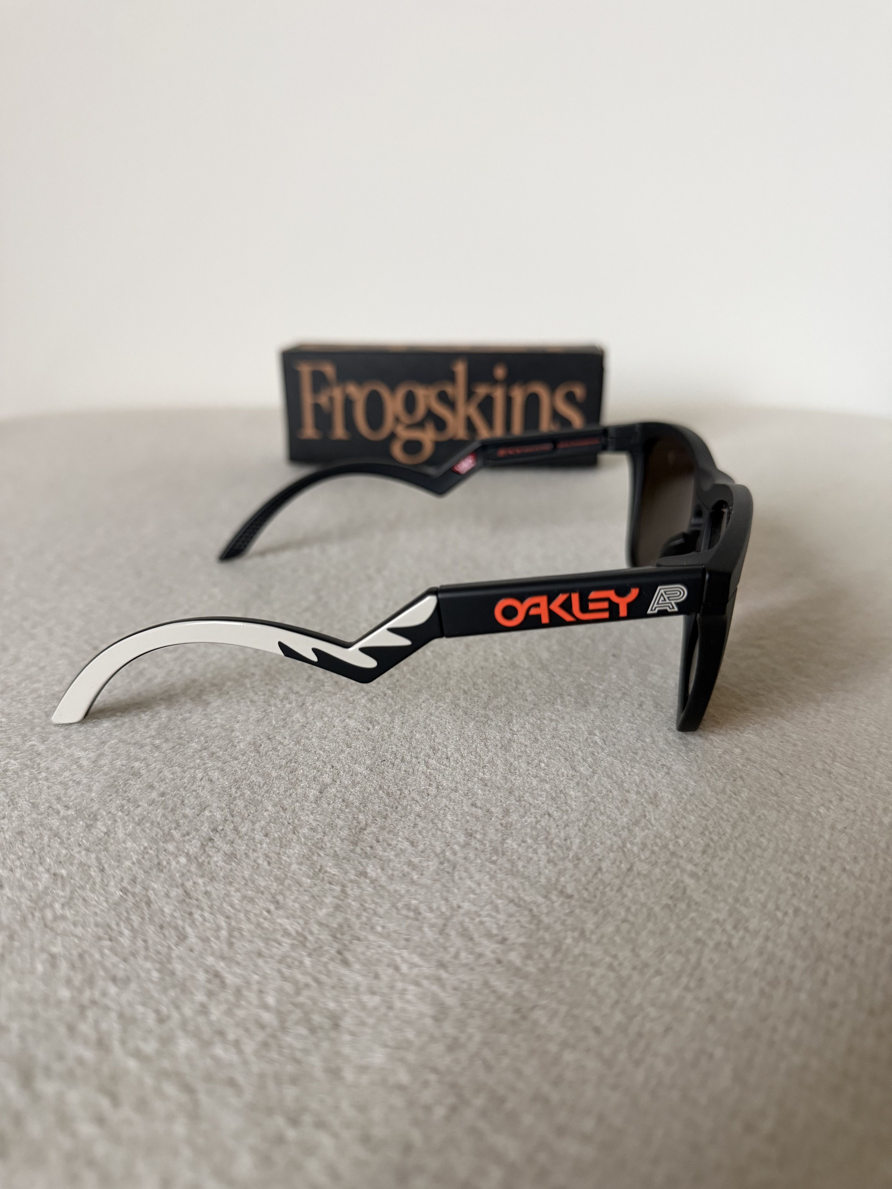 Oakley Oakley Albino & Preto Frogskin Sunglasses in Matte Black Size ONE SIZE - 4 Thumbnail