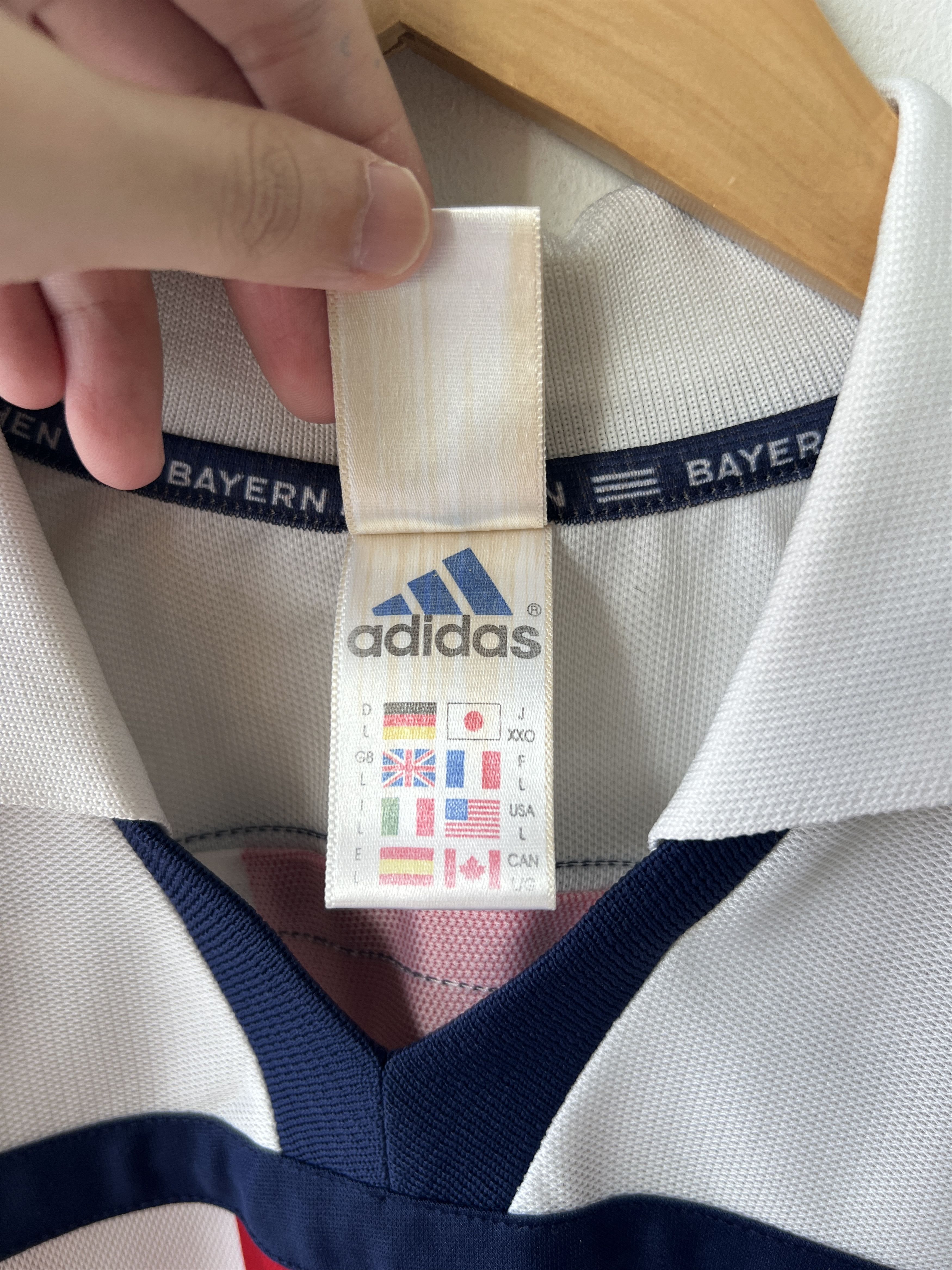 Adidas (L) Bayern Munich 2000-02 Away Kit Hargreaves #23 Size US L / EU 52-54 / 3 - 4 Thumbnail