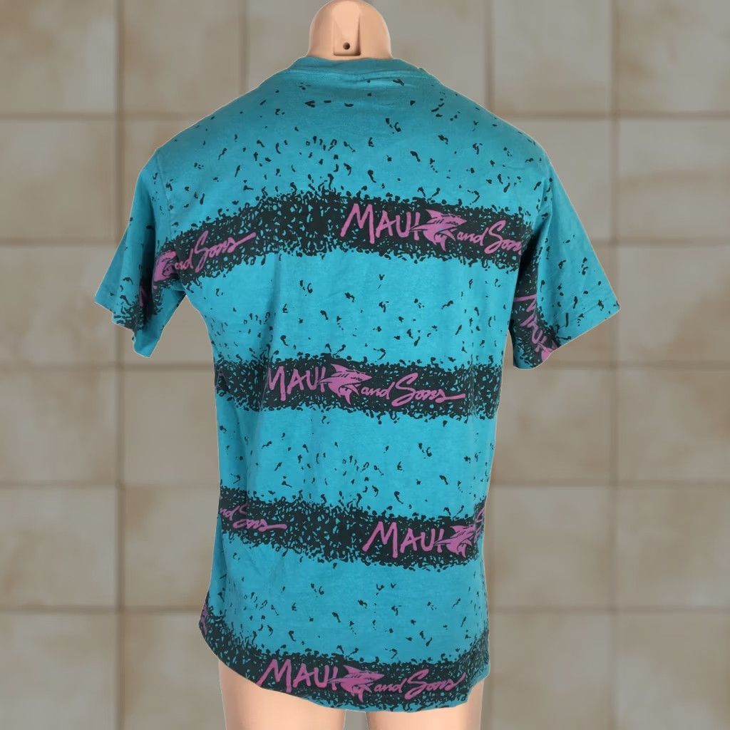 Vintage VINTAGE Maui and Sons Shark All Over Print AOP Surf Surfing 1990s 90s T-Shirt L Size US L / EU 52-54 / 3 - 1 Thumbnail