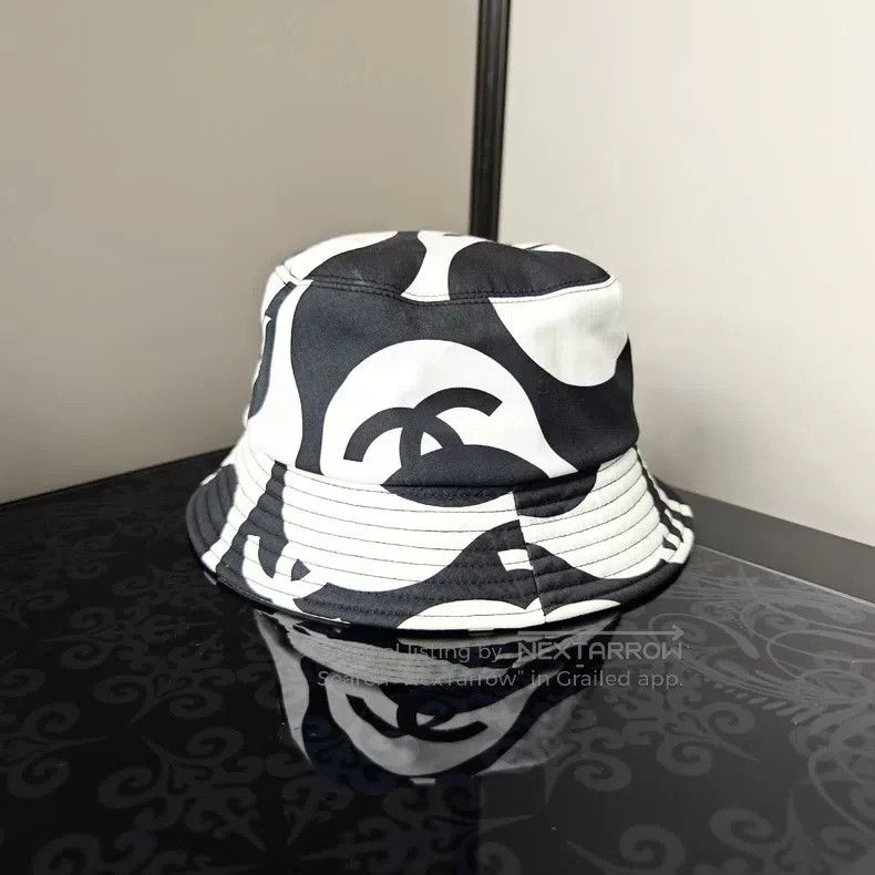 Chanel Chanel SizeM French black and white colour block double C f Size ONE SIZE - 2 Thumbnail