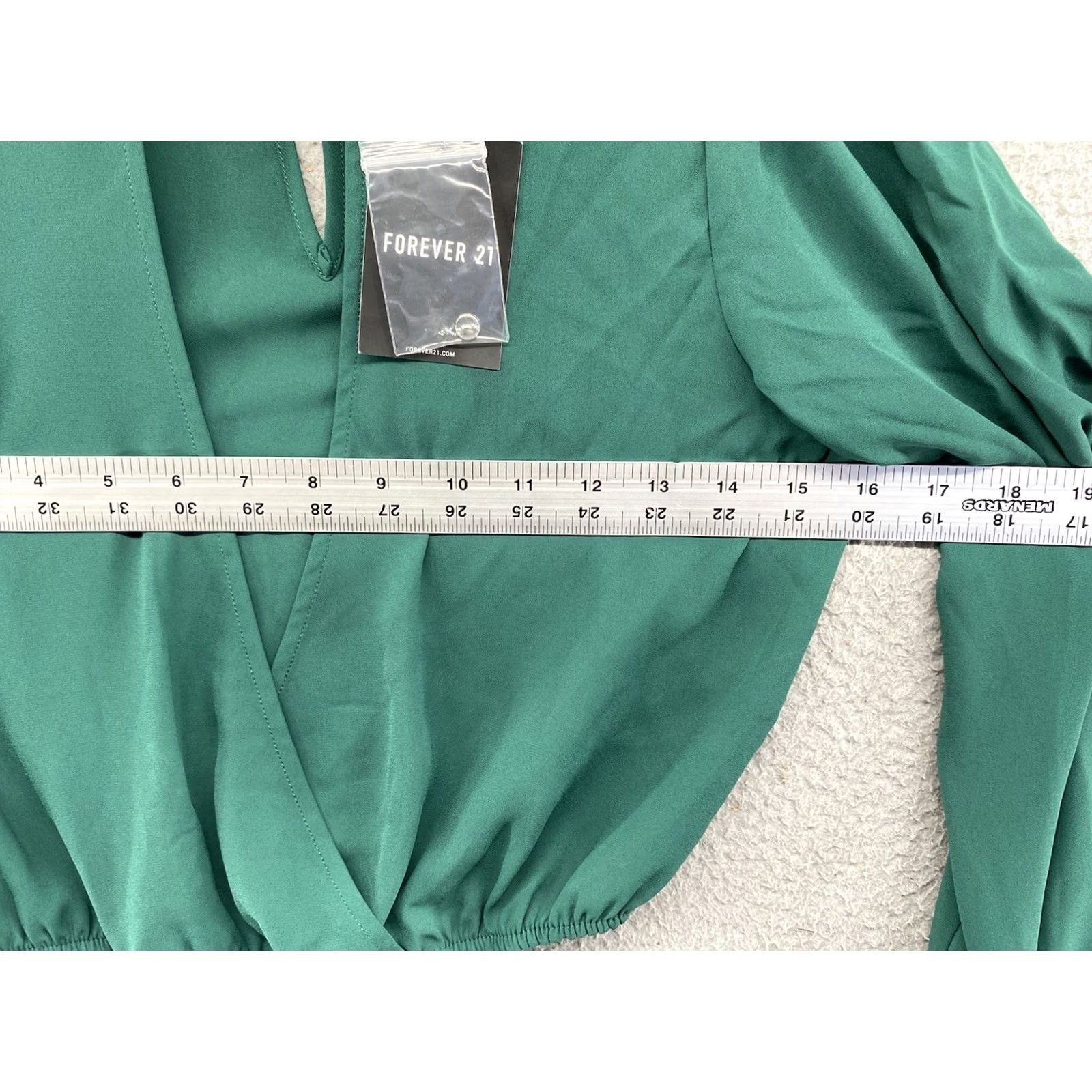 Forever 21 Forever 21 Women's Hunter Green Woven Crop Top Size S Blouse Elastic Cropped Shirt Womens Green 90s? Size S / US 4 / IT 40 - 4 Thumbnail