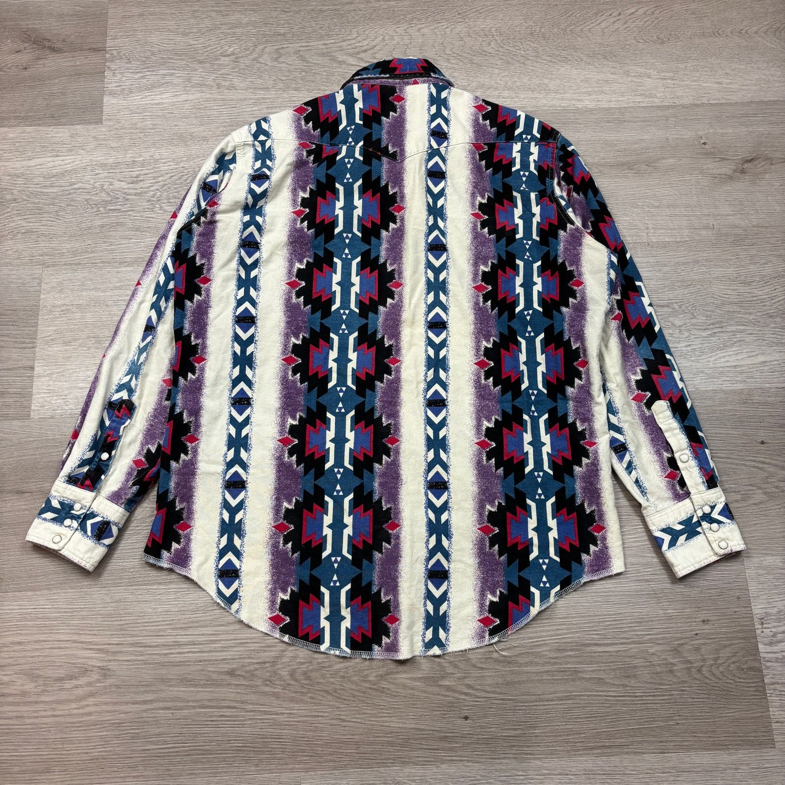 Cowboy Equipment × Vintage × Wrangler VTG Wrangler Aztec Southwest Button Up Shirt X Long Tails XL Size US XL / EU 56 / 4 - 3 Thumbnail