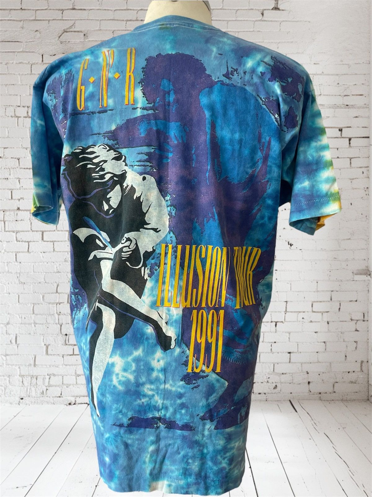 Fruit Of The Loom Vintage Guns N' Roses T-Shirt, Illusion Tour 91-92, FOTL Size US XL / EU 56 / 4 - 5 Thumbnail