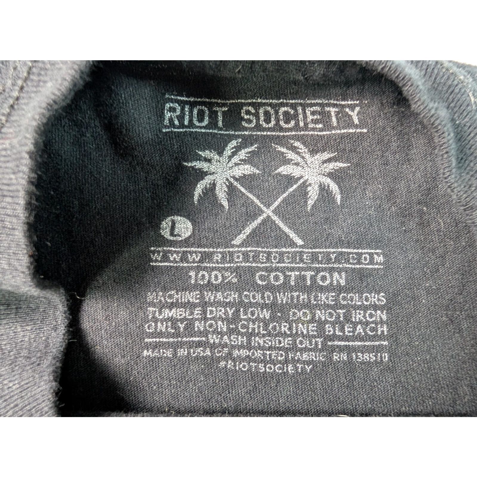 Vintage Riot Society Cthulhu Skull Graphic Print T-Shirt Black L Men's Shirt Crew Neck Short Sleeve 90s Octopus Skull Brand Riot Society Size US L / EU 52-54 / 3 - 3 Thumbnail