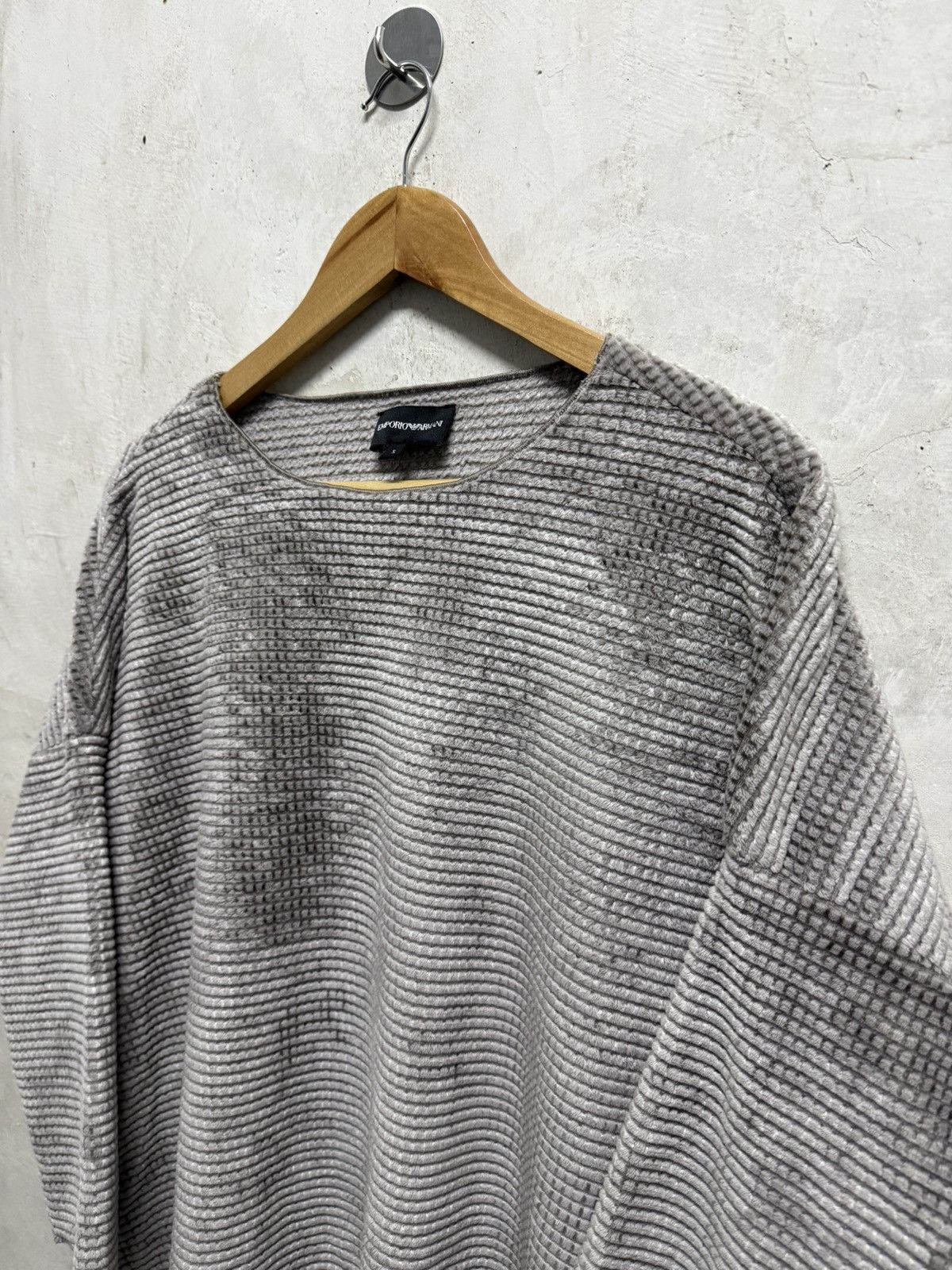 Emporio Armani Archival Emporio Armani Velvet Baggy Sweater Size S / US 4 / IT 40 - 2 Thumbnail