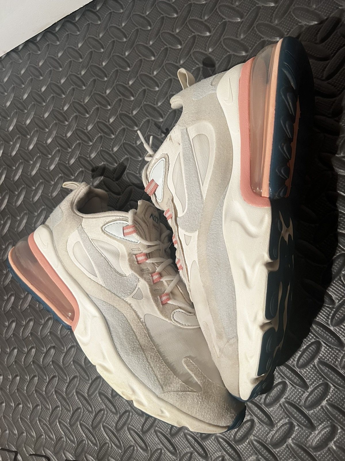 Nike CLEAN Nike Air Max 270 React Grey American size 9 Womens Size US 9 / IT 39 - 4 Thumbnail