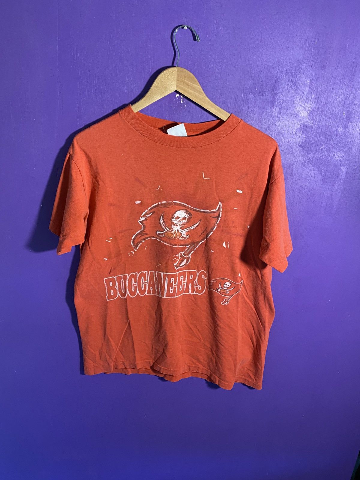 NFL × Vintage Vintage 90s Tampa Bay Buccaneers logo t-shirt Size US L / EU 52-54 / 3 - 1 Thumbnail