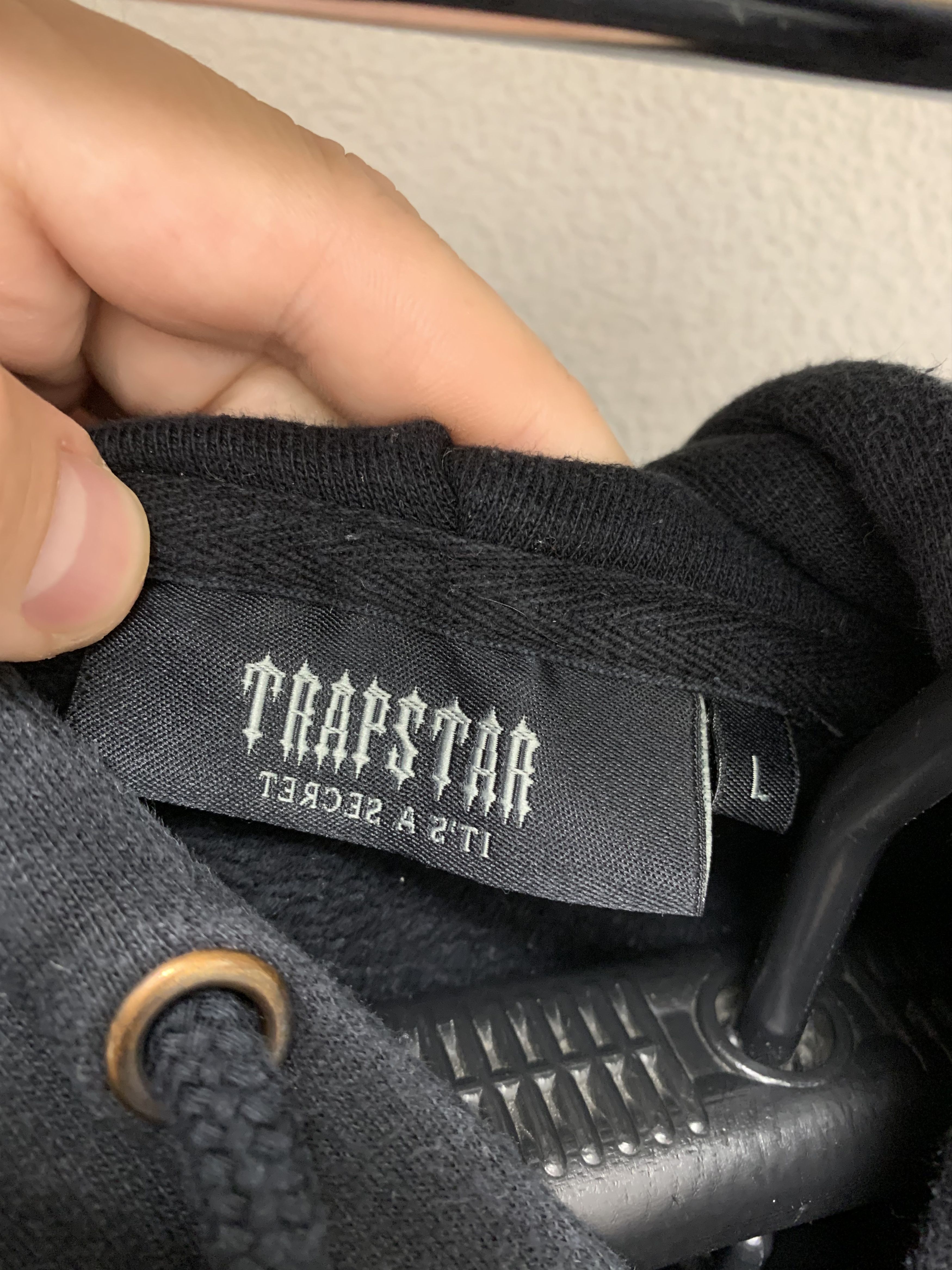 Trapstar London Trapstar black hoodie big logo back L sz Size US L / EU 52-54 / 3 - 8 Thumbnail