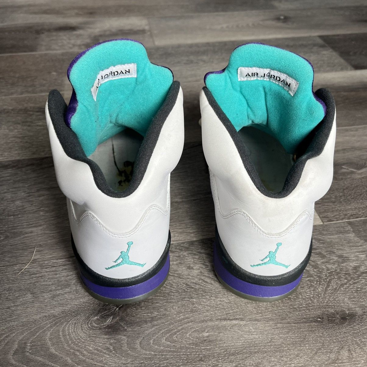 Jordan Brand Air Jordan 5 V Retro Grape Shoes 2013 136027-108 Size 9 Mens Size US 9 / EU 42 - 4 Thumbnail