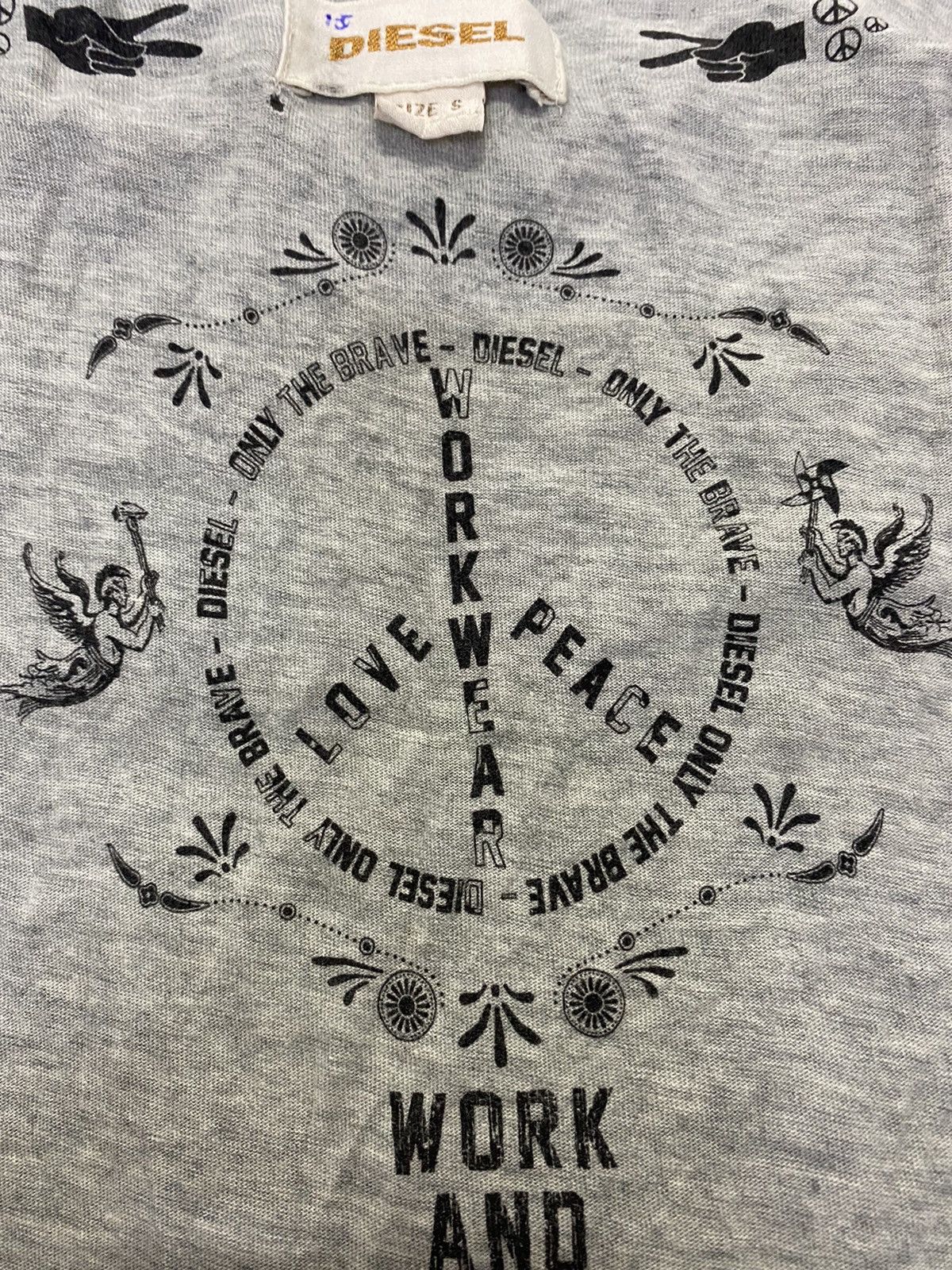 Diesel 💥VINTAGE DIESEL FINGER PEACE SIGN BIG PRINT WEARING A JEANS Size US S / EU 44-46 / 1 - 10 Thumbnail