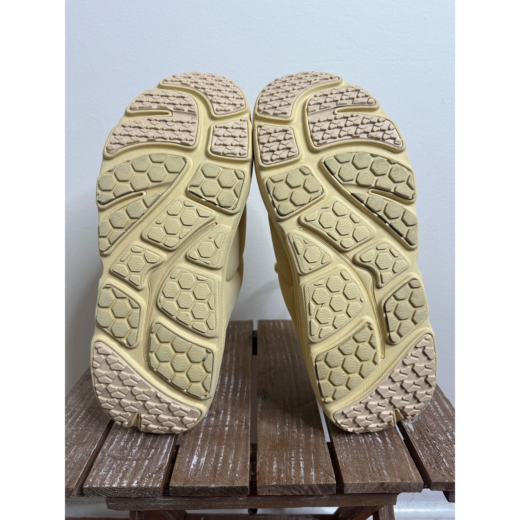 Hoka × Marni Hoka x Marni Bondi B3LS Straw Size US 12 / EU 45 - 7 Thumbnail