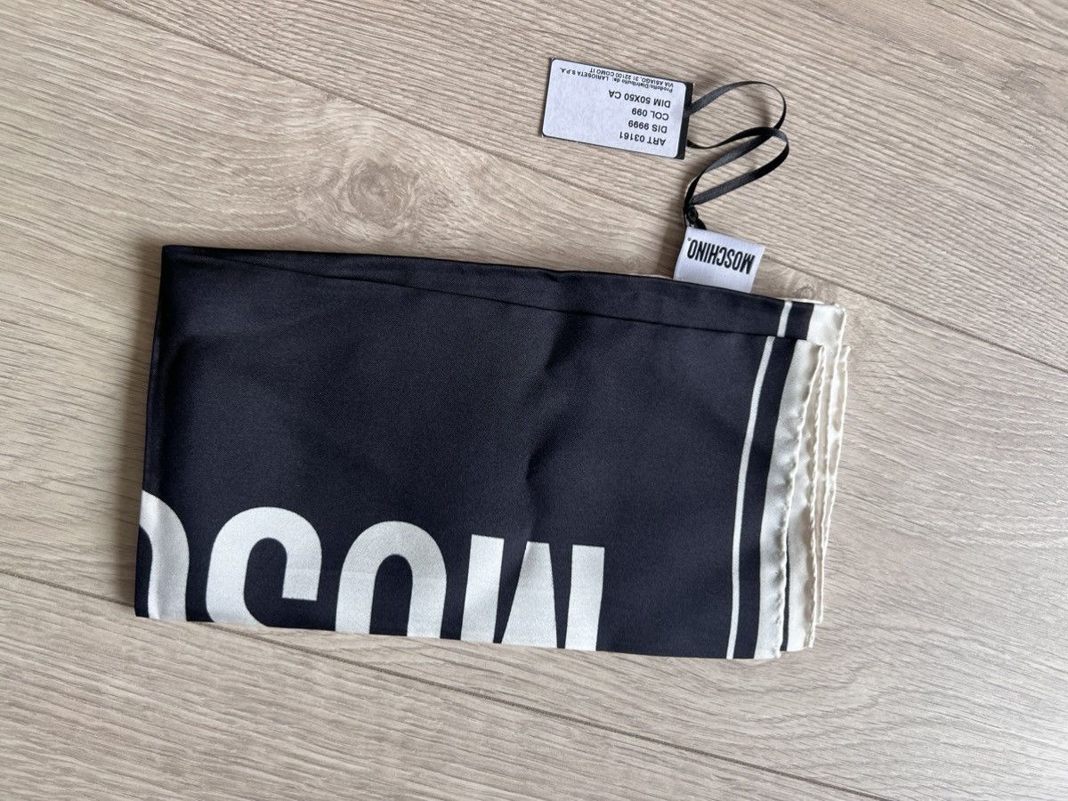 Designer × Moschino NWT Moschino Couture Silk Square Logo Scarf Made in Italy Size ONE SIZE - 5 Thumbnail