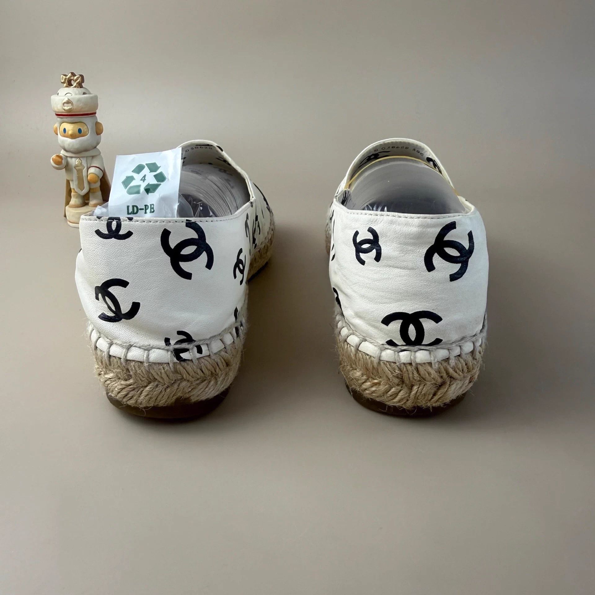 Chanel Chanel CC All Over Print Fisherman Slipper 38 95 New YLP3421 Size US 7 / IT 37 - 3 Thumbnail
