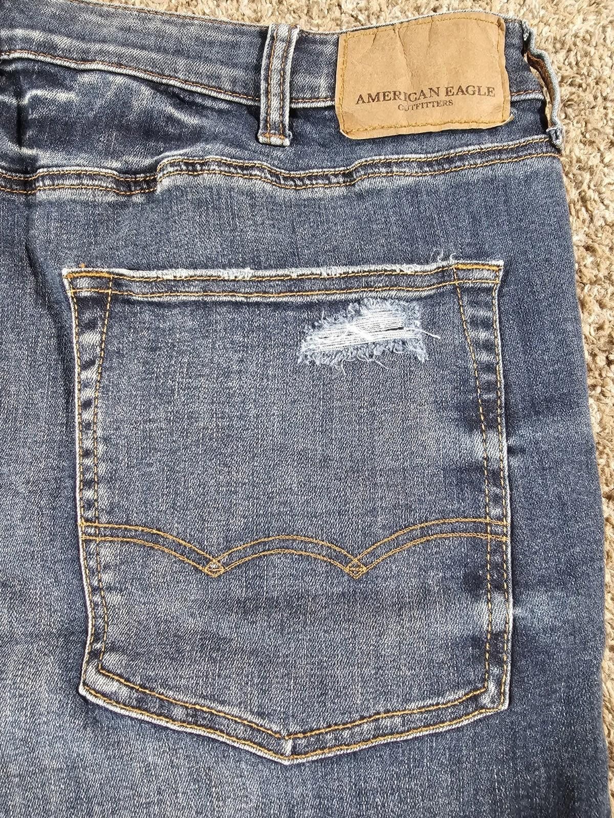 American Eagle Outfitters American Eagle Destroyed Cutoff Jeans Size 42 Size 42" / US 20 - 6 Thumbnail