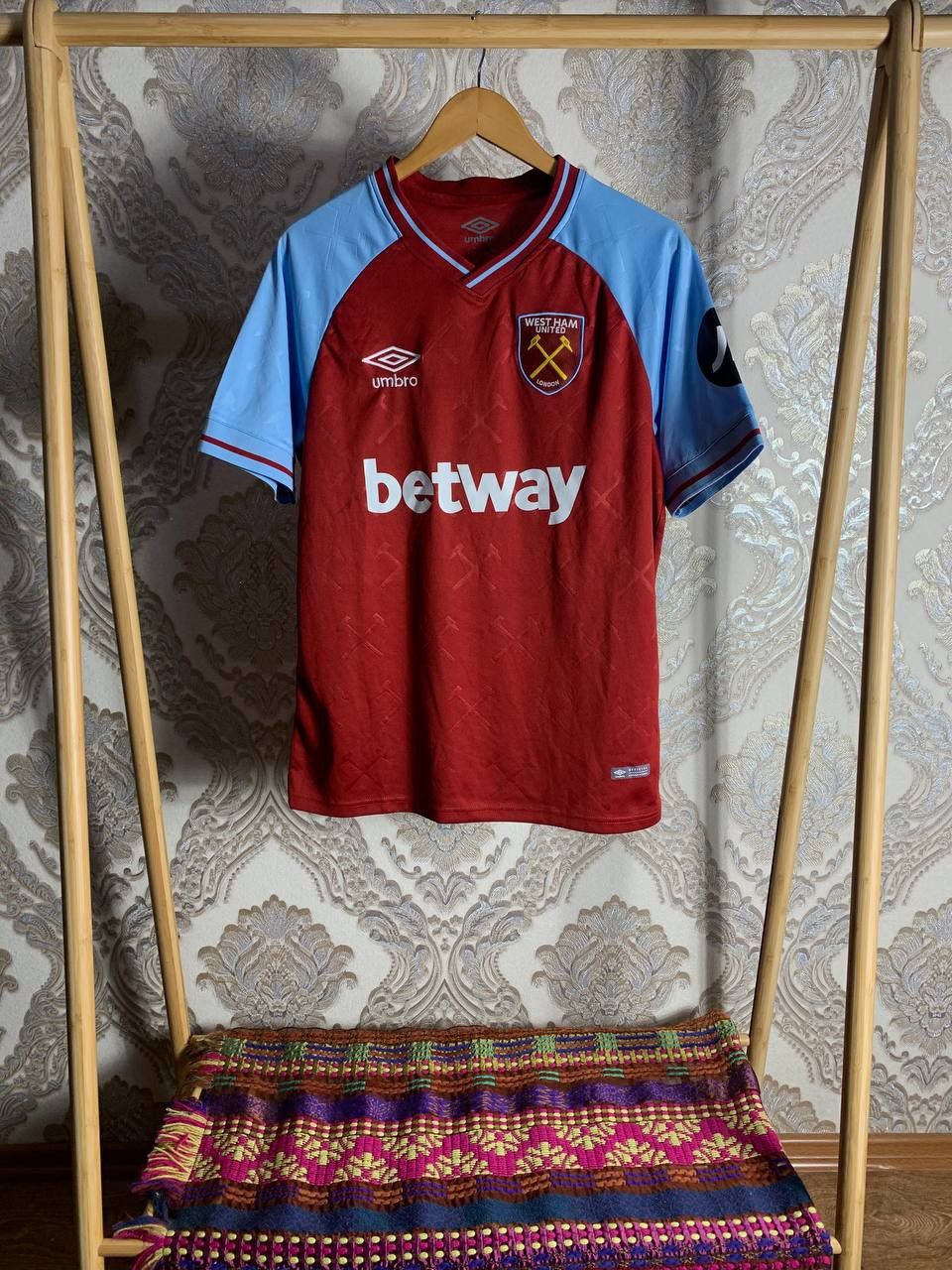 Umbro × Vintage VERY RARE FC WEST HAM UNITED 125 YEARS ENGLAND SOCCER JERSEY Size US L / EU 52-54 / 3 - 2 Thumbnail