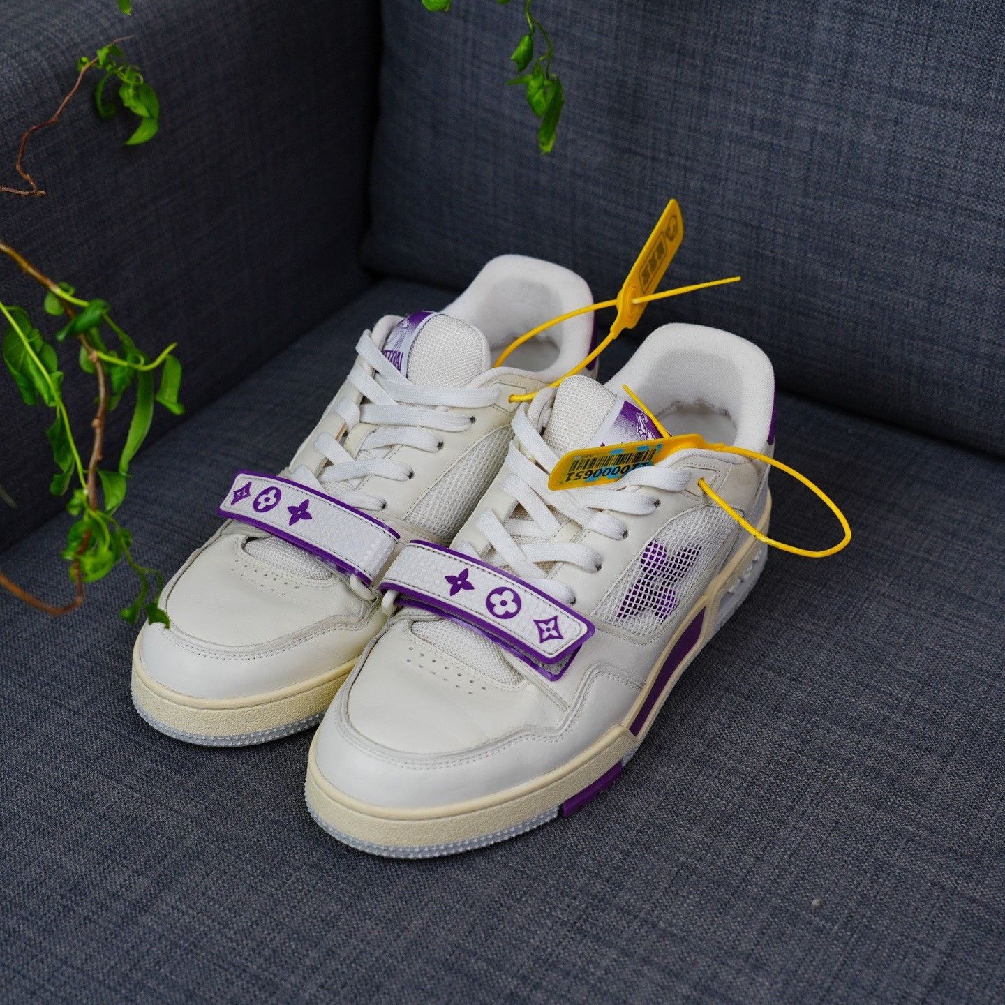 Louis Vuitton Louis Vuitton Training White Lowtop Sneakers 8.5 Men Size US 8.5 / EU 41-42 - 1 Thumbnail