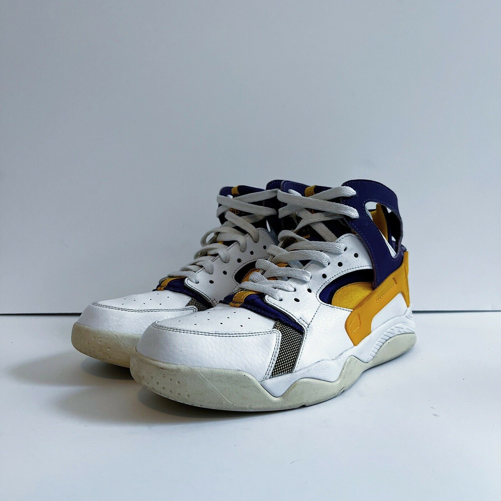 Nike 2015 Nike Air Flight Huarache Kobe Rare 705005 101 Sz 8.5 Size US 8.5 / EU 41-42 - 2 Thumbnail